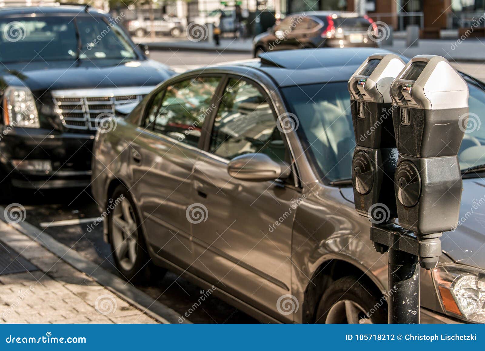 Parkuhr Bostons USA Massachusetts an Zahlendem Parken in Der Straße Mit  Autos Hinter Ihr Stockfoto - Bild von boston, stehen: 105718212