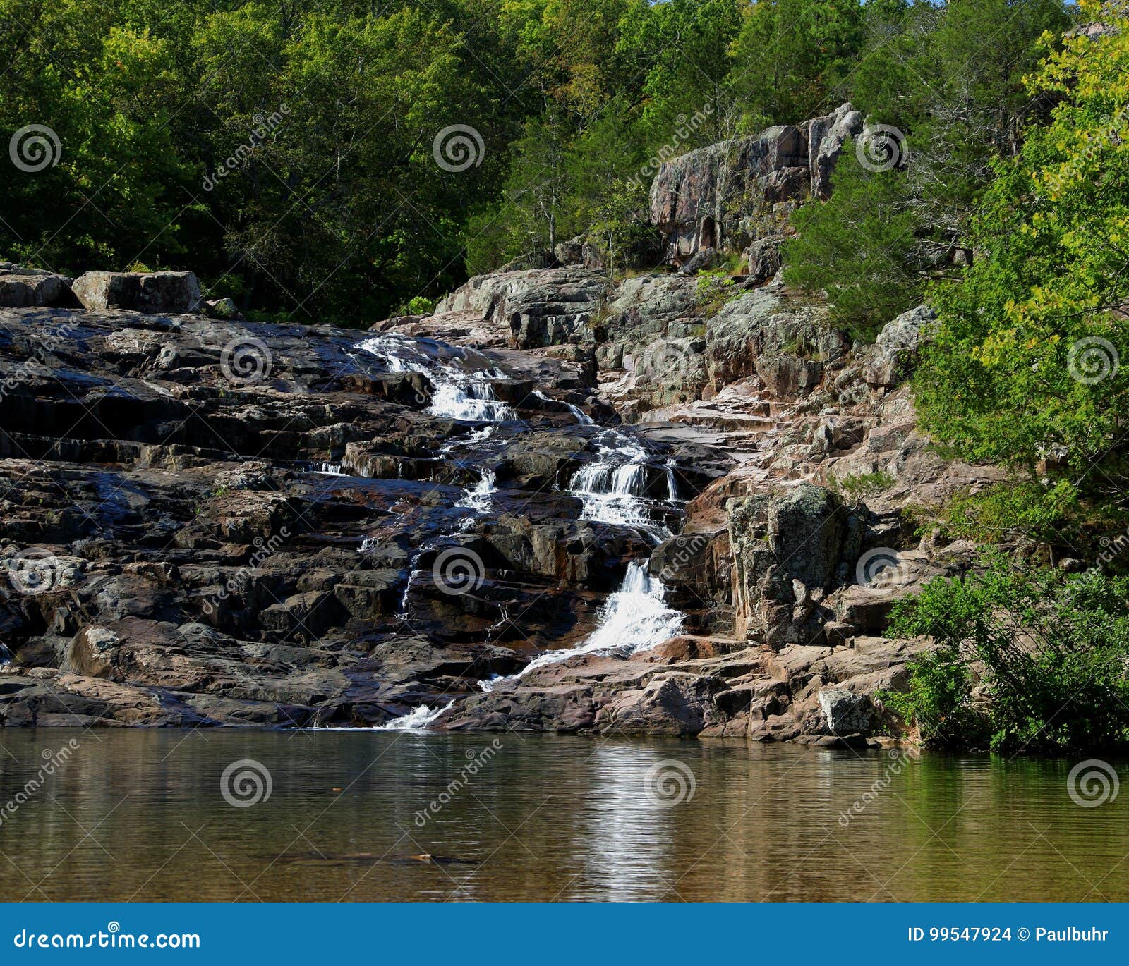 Parque Rocky Falls En Missouri Foto de archivo - Imagen de fluir, parque:  99547924, image size:1600x1370