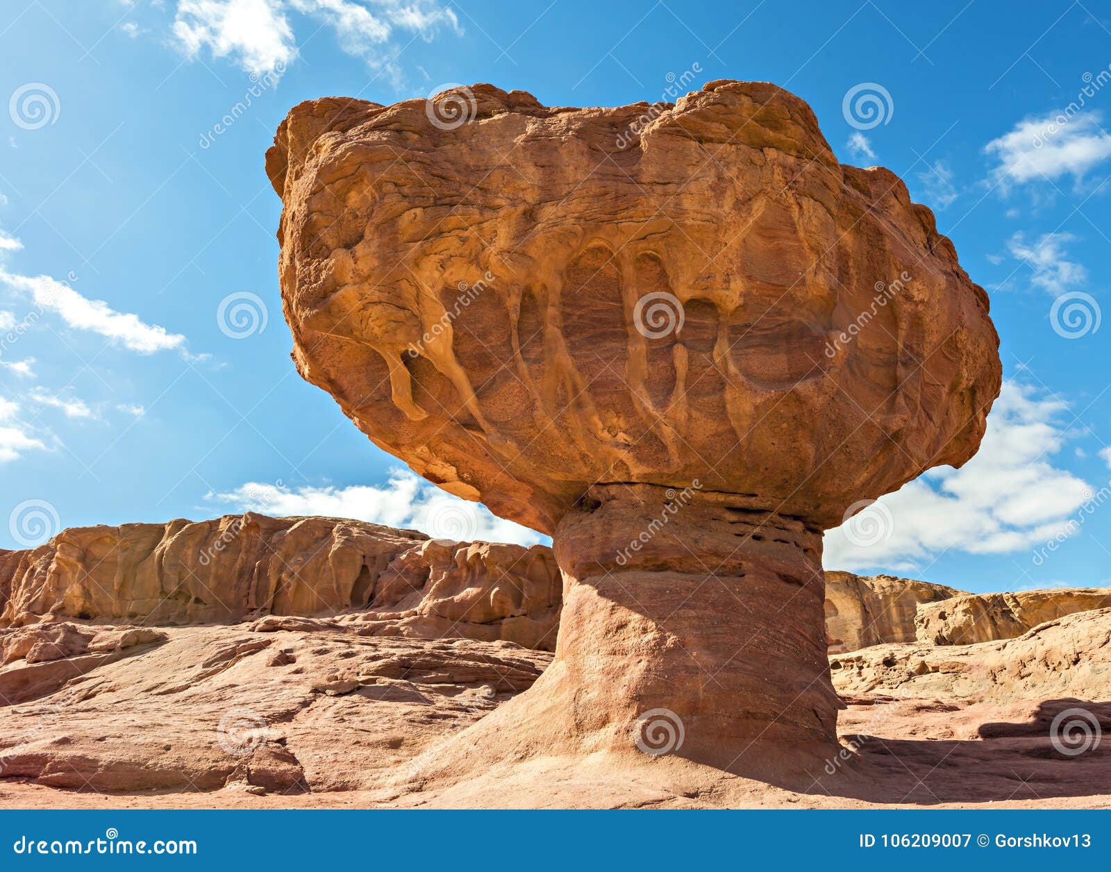 Parque Geological de Timna da natureza, Israel, cogumelo de pedra. O parque de Timna é ficado situado 25 quilômetros ao norte de Eilat Israel, combina o cenário bonito com a geologia original, a variedade de esporte e as atividades da família