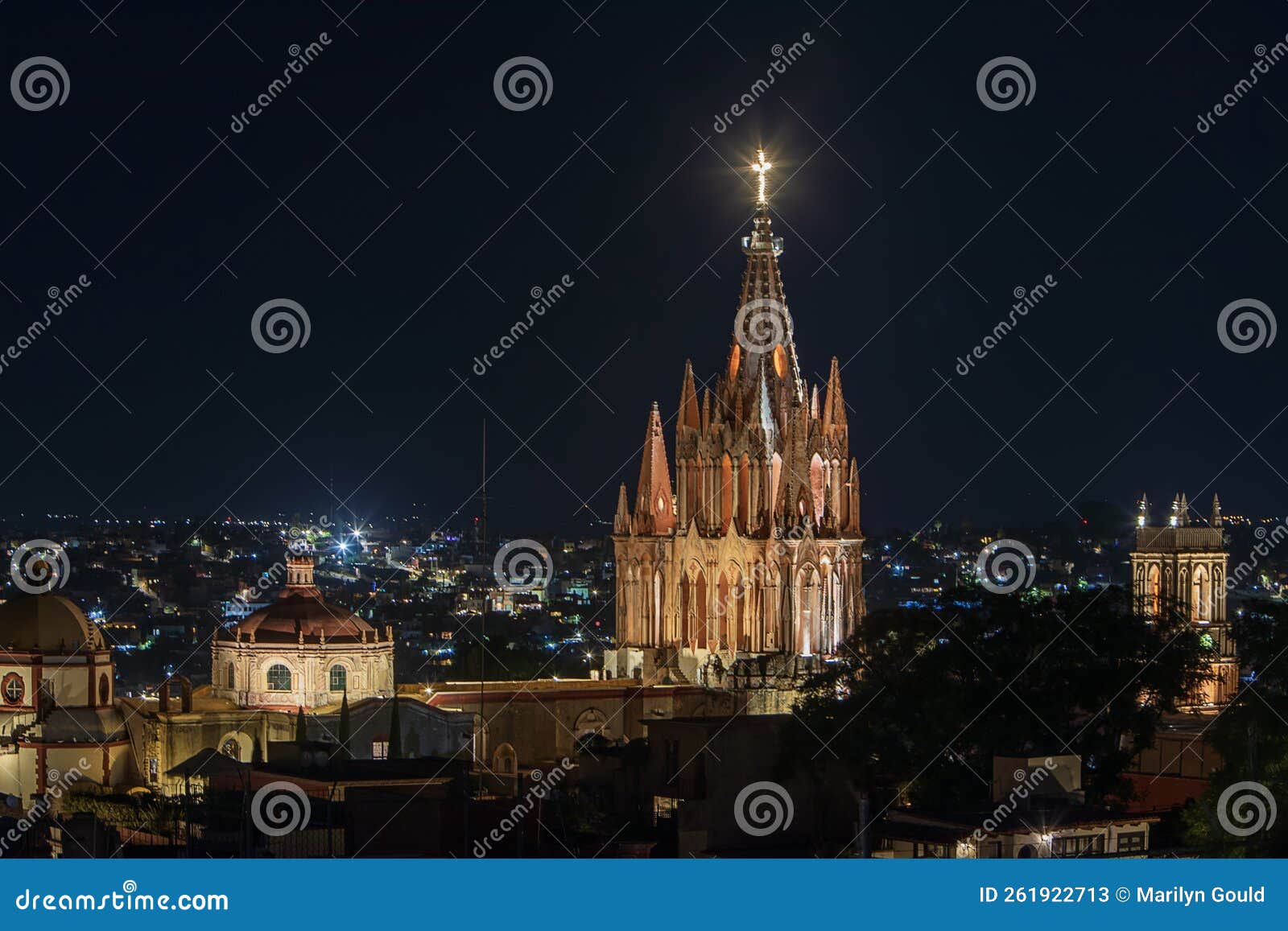 the parroquia church, san miguel de allende at night