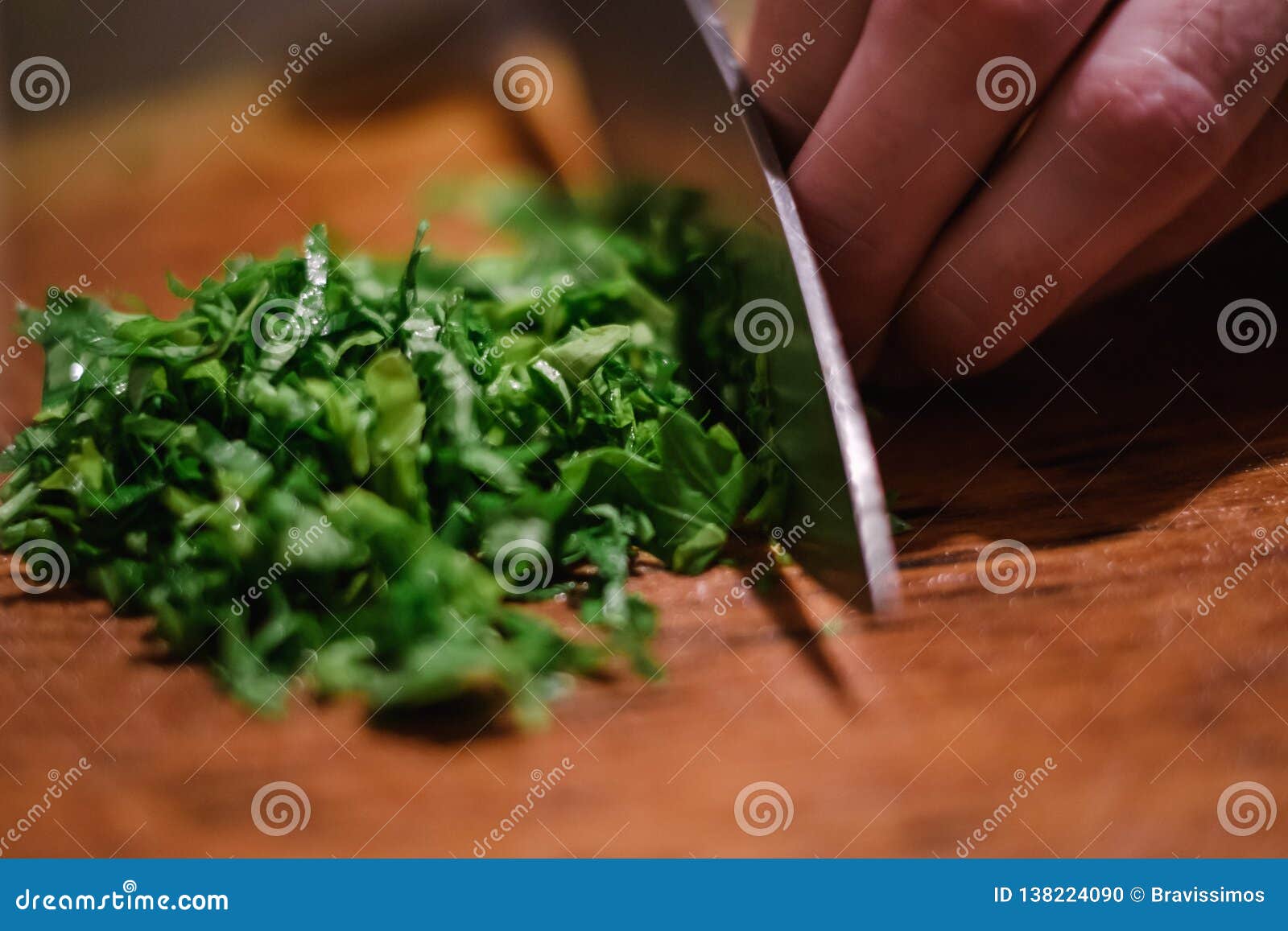 https://thumbs.dreamstime.com/z/parsley-cooking-food-fresh-green-herbal-parsley-cooking-food-fresh-green-vegetable-board-herbal-138224090.jpg
