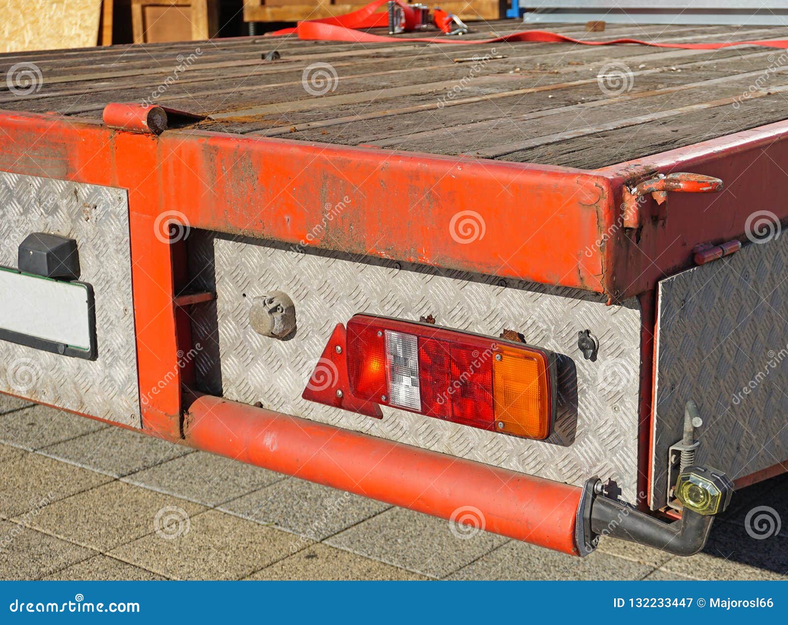 part of a trailer camion