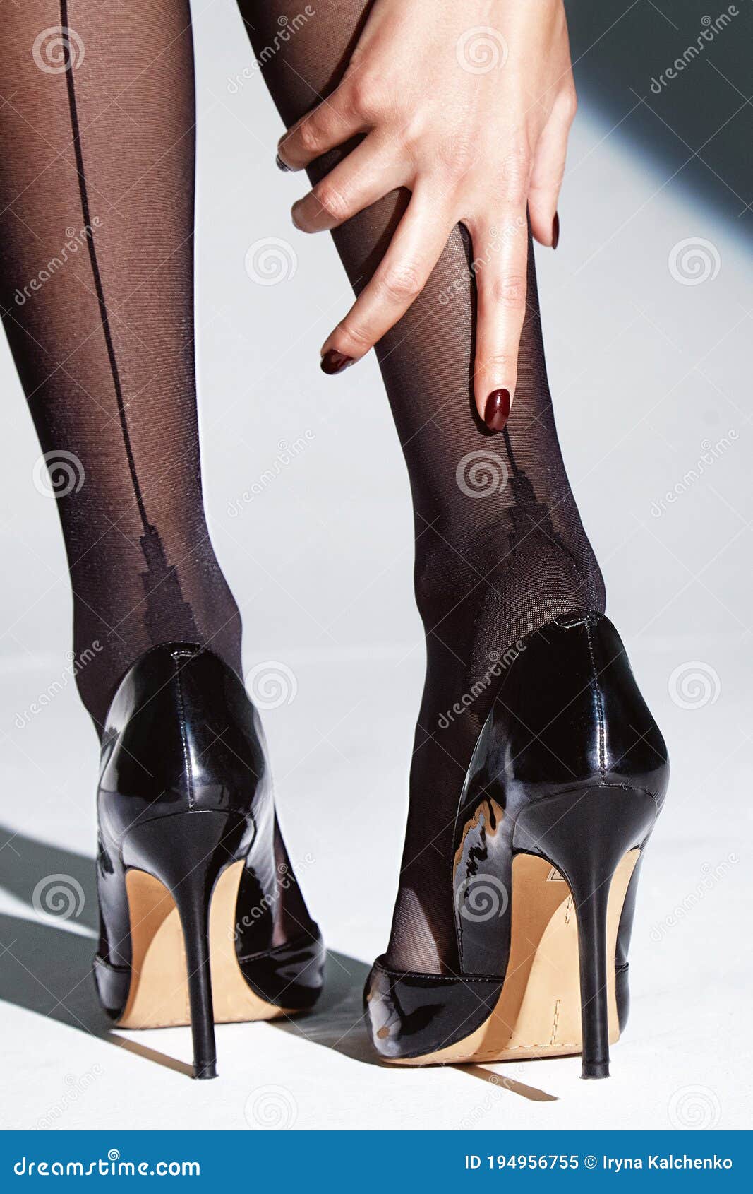 2,552 Woman Lingerie Feet Stock Photos