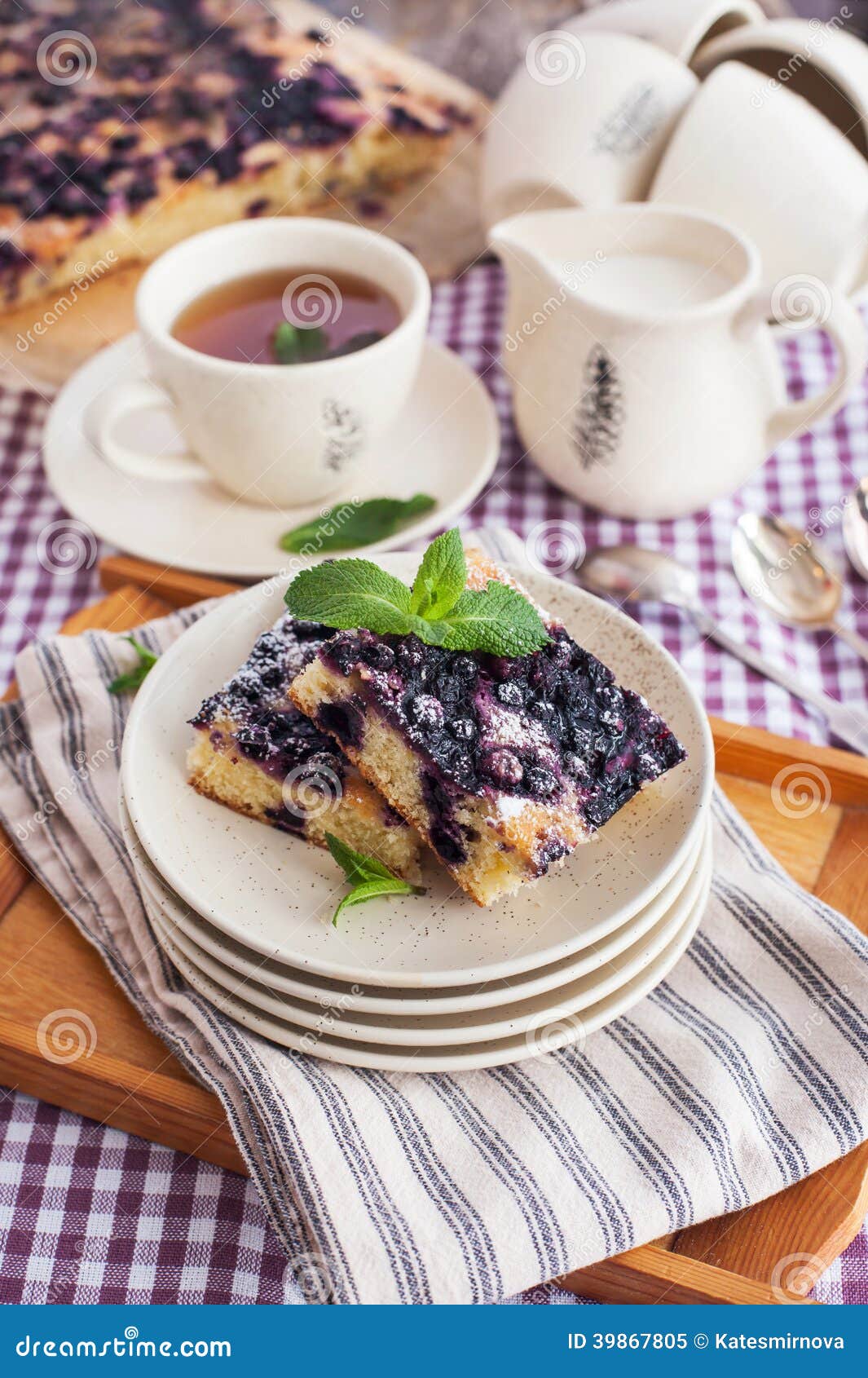 Черничный пирог и кофе