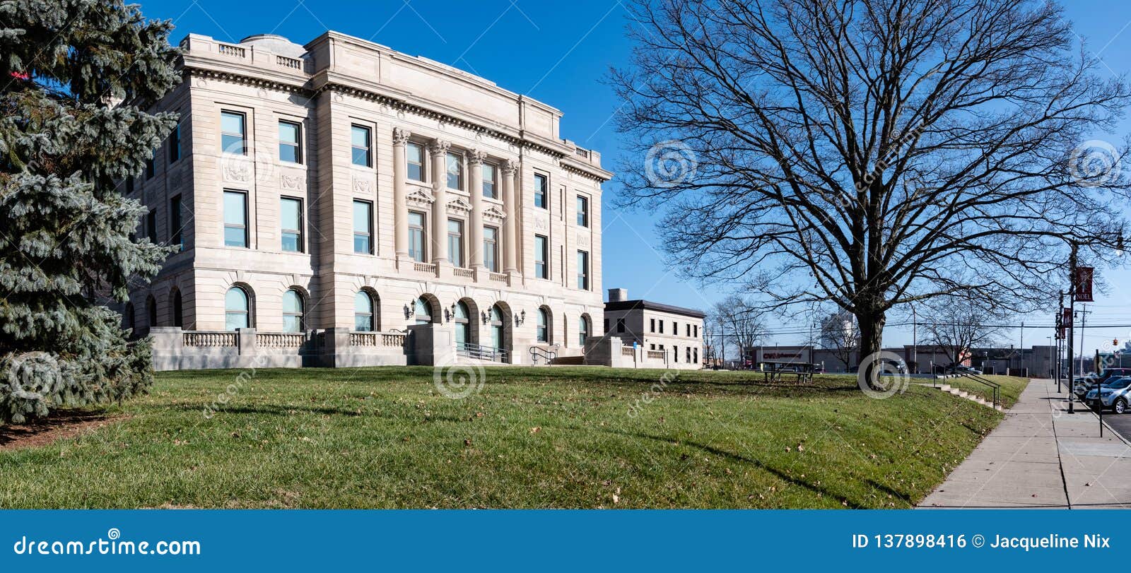 Parte Posterior De Clinton County Courthouse Foto editorial Imagen de