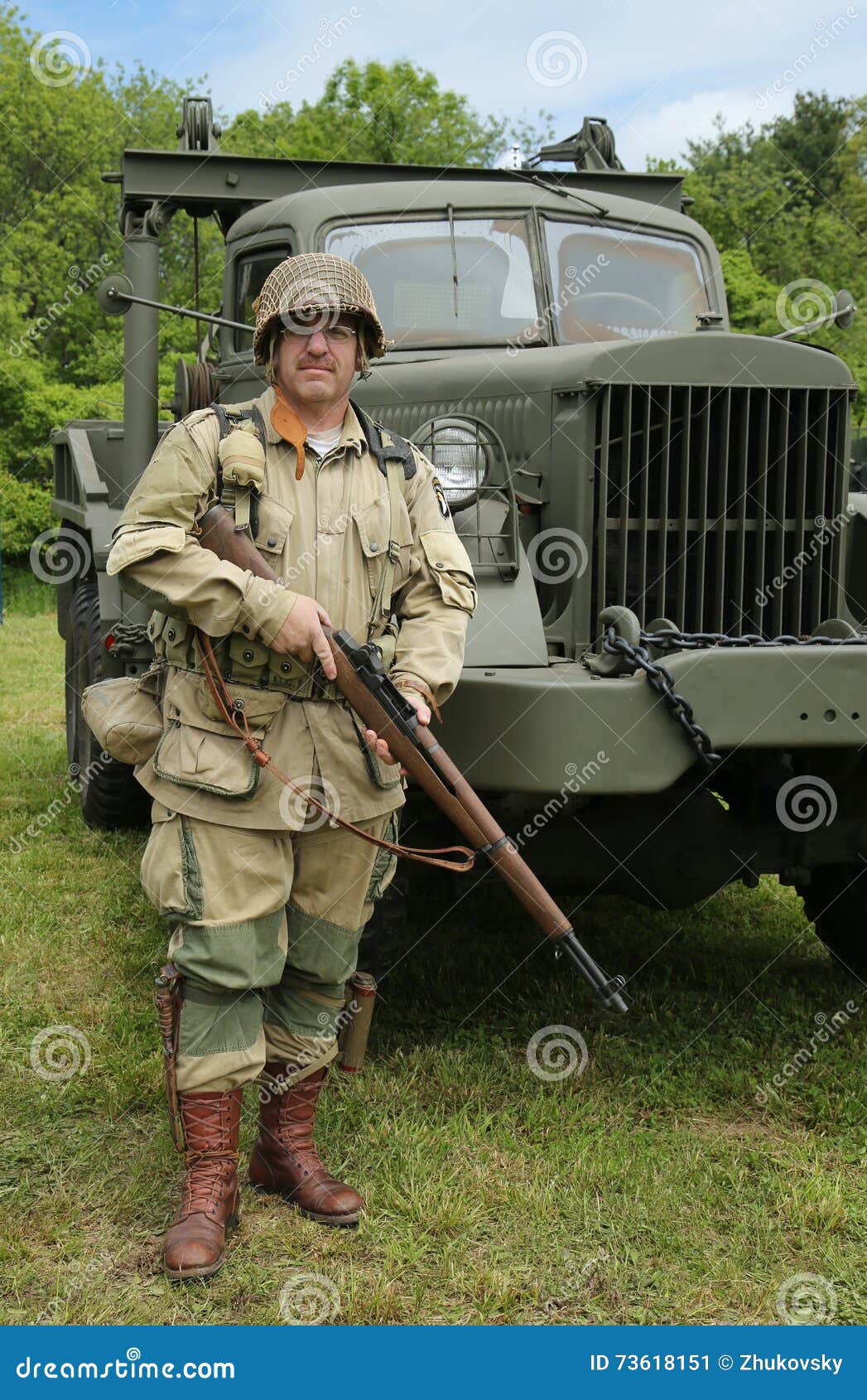 Partecipante Dell Accampamento Della Seconda Guerra Mondiale All Uniforme Americana Dell Esercito Della Seconda Guerra Mondiale Fotografia Editoriale Immagine Di Encampment Munito