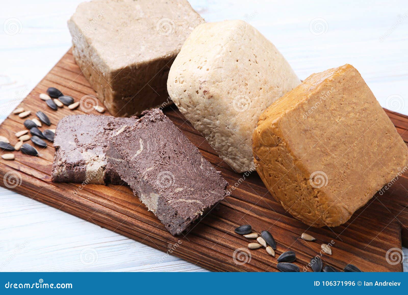 Partes de halva foto de stock. Imagem de descascado 106371996