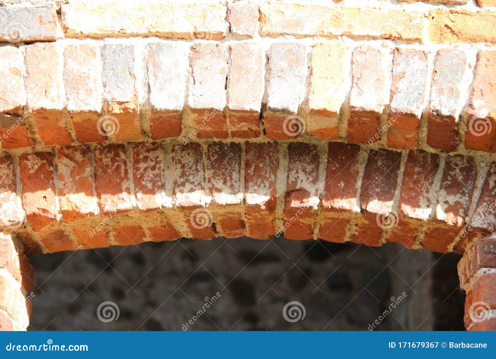 particolare di un muro di mattoni in cotto, colore rosso