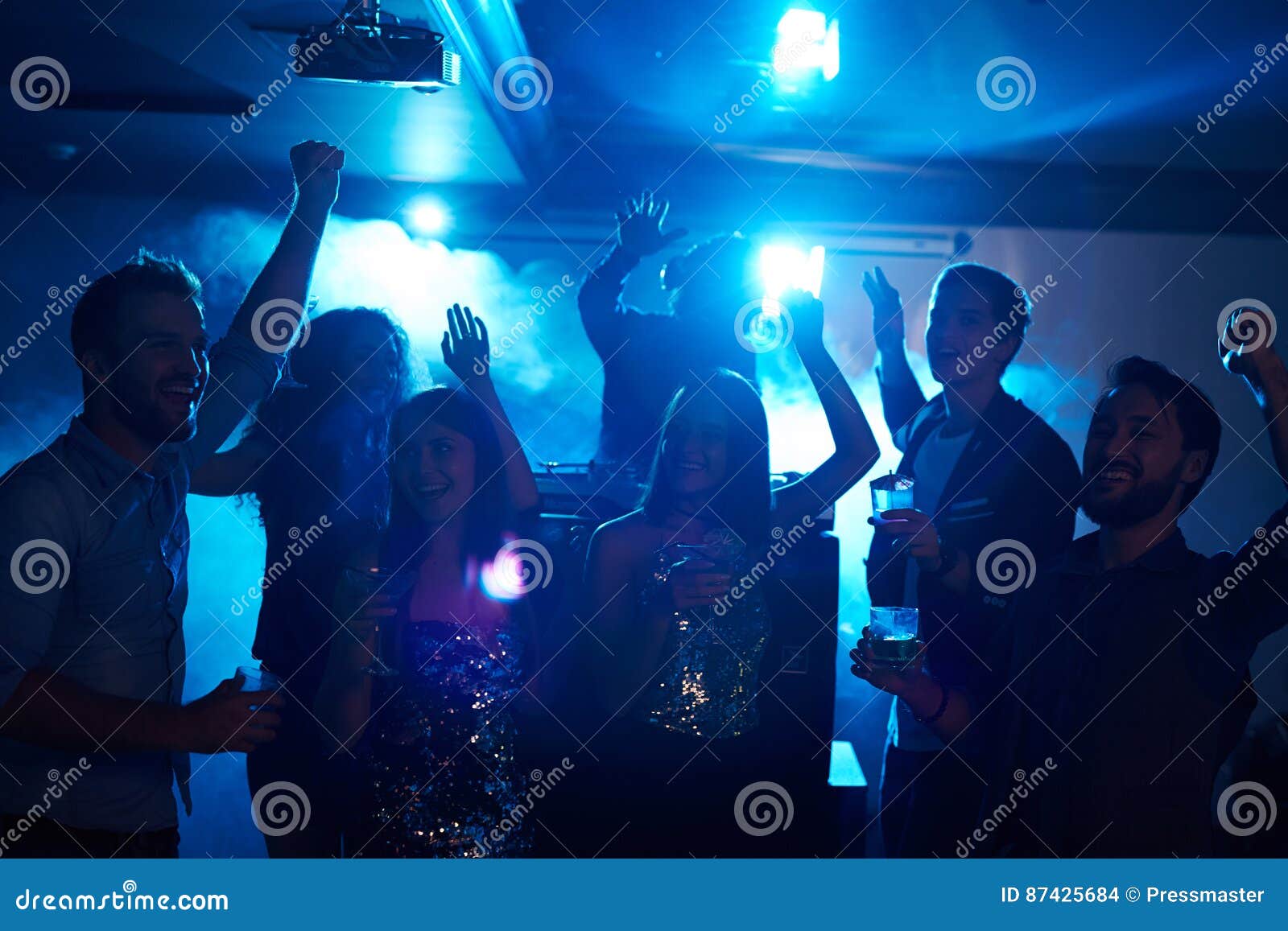 Partido Do Estudante No Clube Foto de Stock - Imagem de noite, moda:  87425684