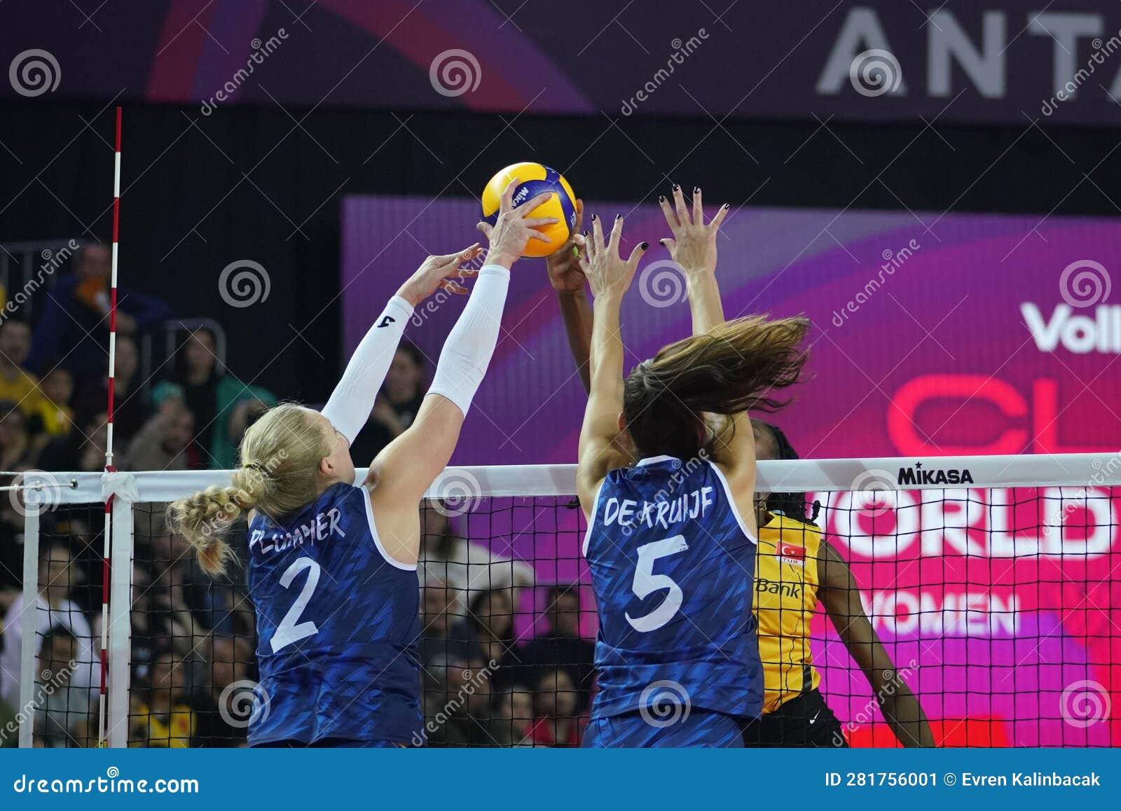 Campeonato Mundial De Vôlei Imoco Volley Conegliano Vs Vakifbank Fivb Fivb  Vôlei Feminina Campeonato Mundial Final Foto Editorial - Imagem de final,  salva: 288950581