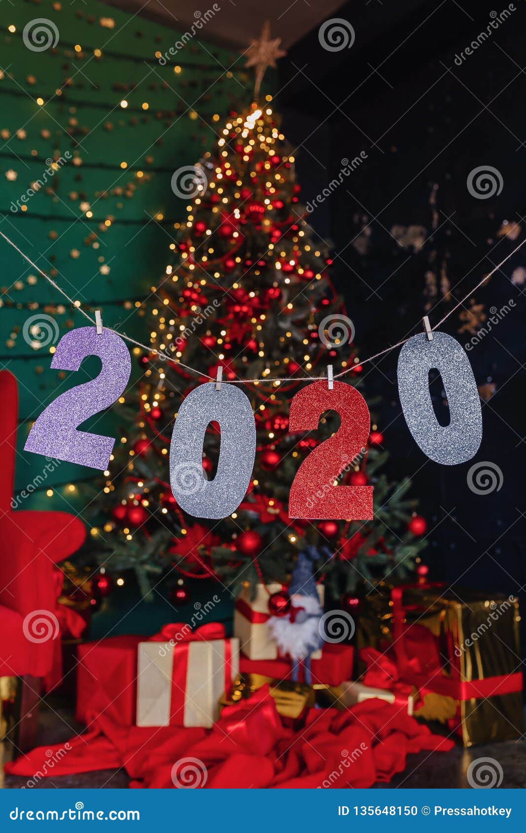 Albero Di Natale 2020.Partito Del Nuovo Anno Di 2020 Numeri Albero Di Natale Fotografia Stock Immagine Di Colorato Festa 135648150