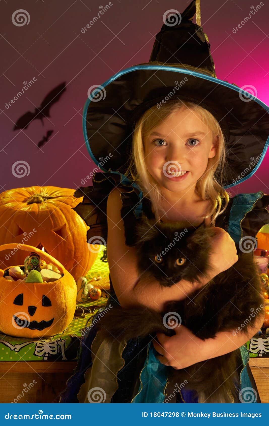 870 Bambina Costume Halloween Del Gatto Foto stock - Foto stock gratuite e  royalty free da Dreamstime