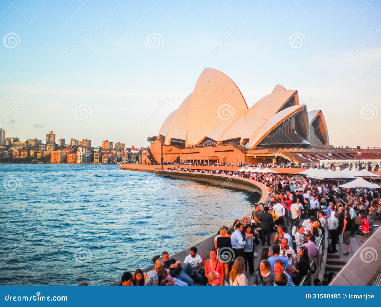 People at Sydney Opera House Editorial - Image of studio, house: 31580485