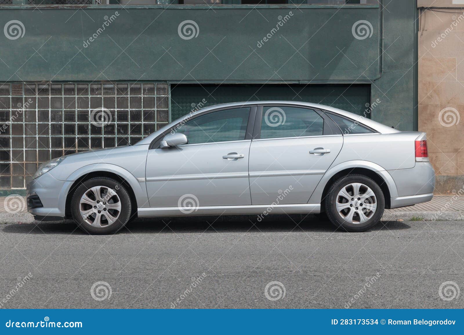 Opel Vectra C Hatchback editorial stock image. Image of elegant - 283173534