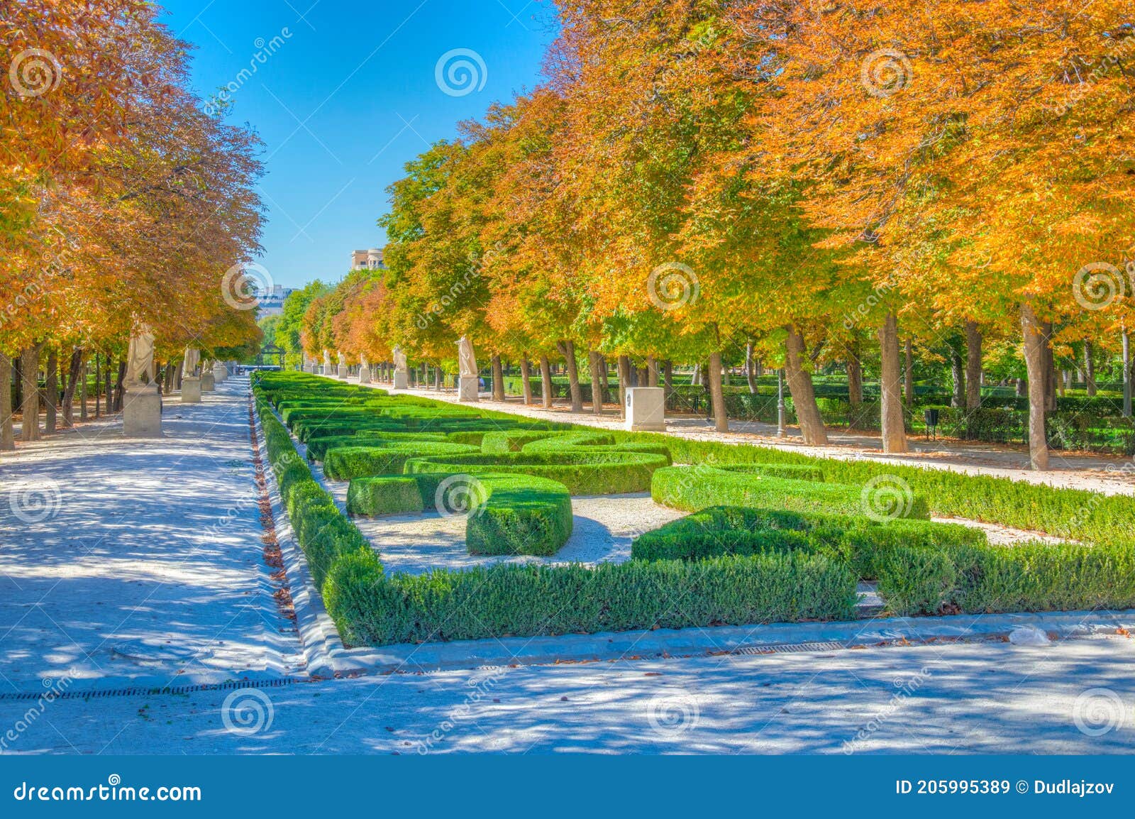 paseo de las estatuas at parque del buen retiro in madrid, spain