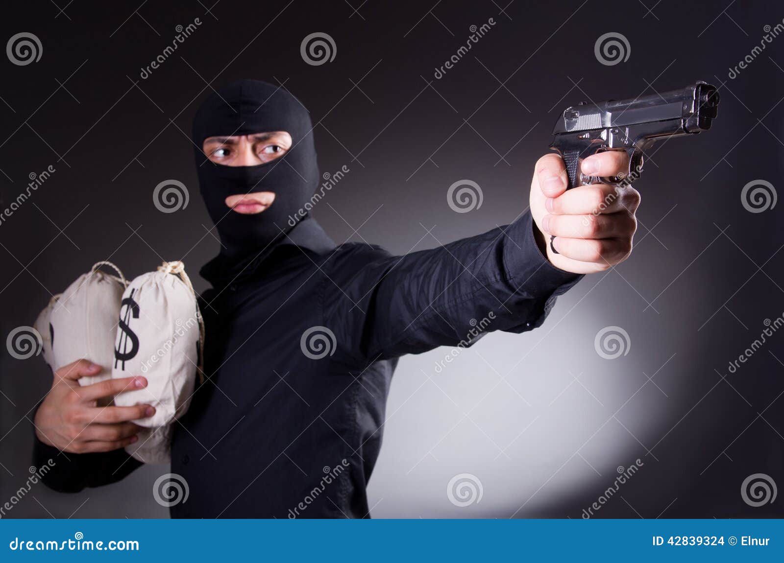 Passamontagna D'uso Dell'uomo Fotografia Stock - Immagine di uomo,  aggressione: 42839324