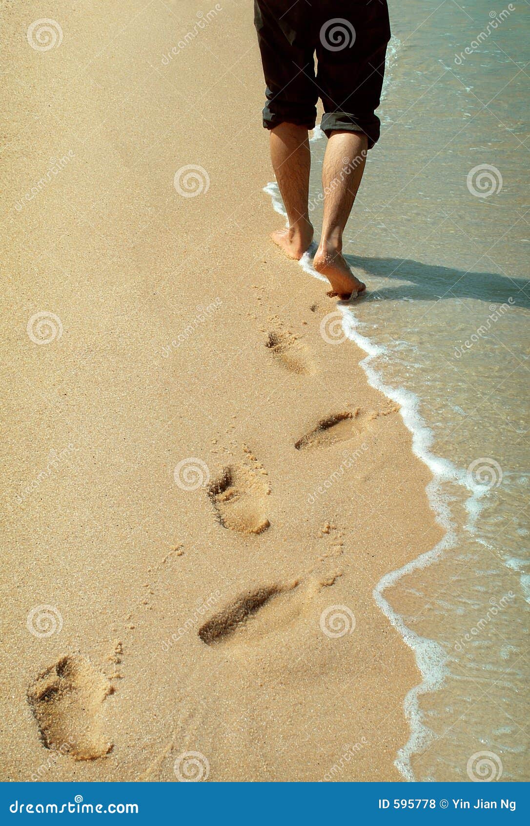 Passeio pelo mar. Indivíduo que anda pelo mar