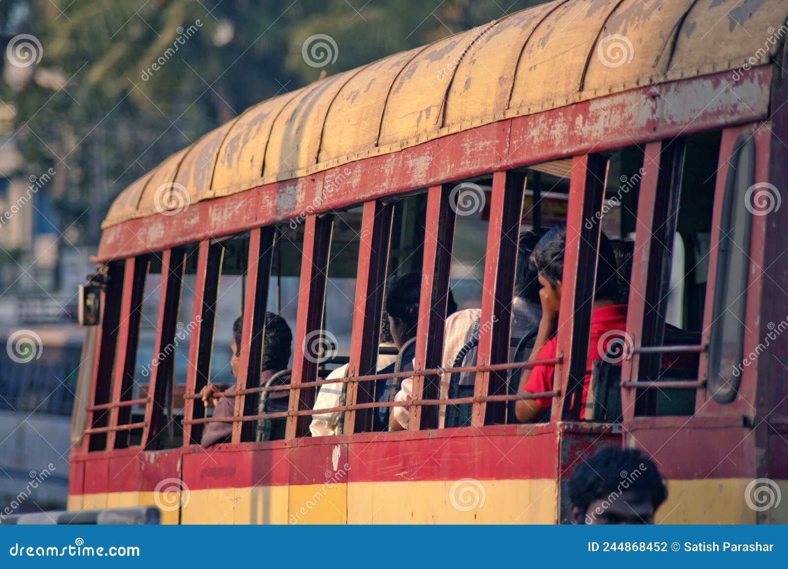 trivandrum tourist bus