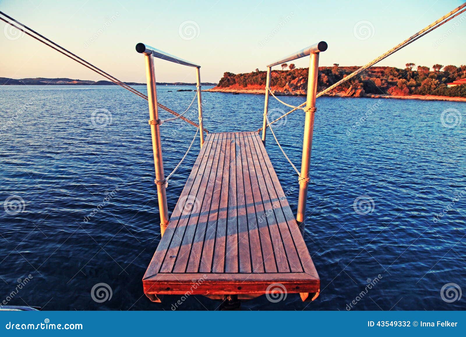 Passerella Della Barca a Vela Fotografia Stock - Immagine di imbarco, cavo:  43549332