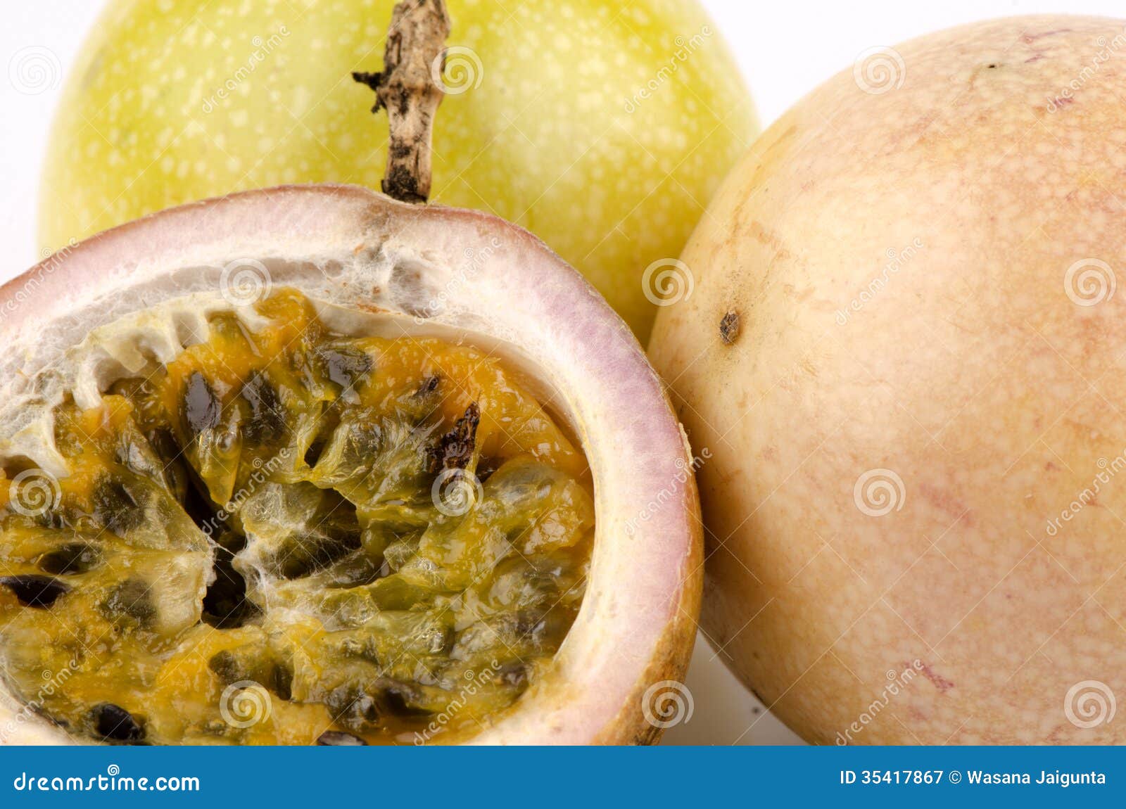 passion fruit (passiflora edulis)
