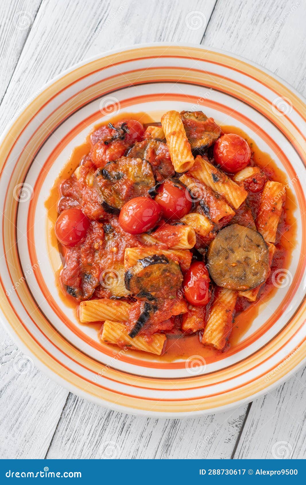 Pasta Alla Norma стоковое изображение. изображение насчитывающей чеснок