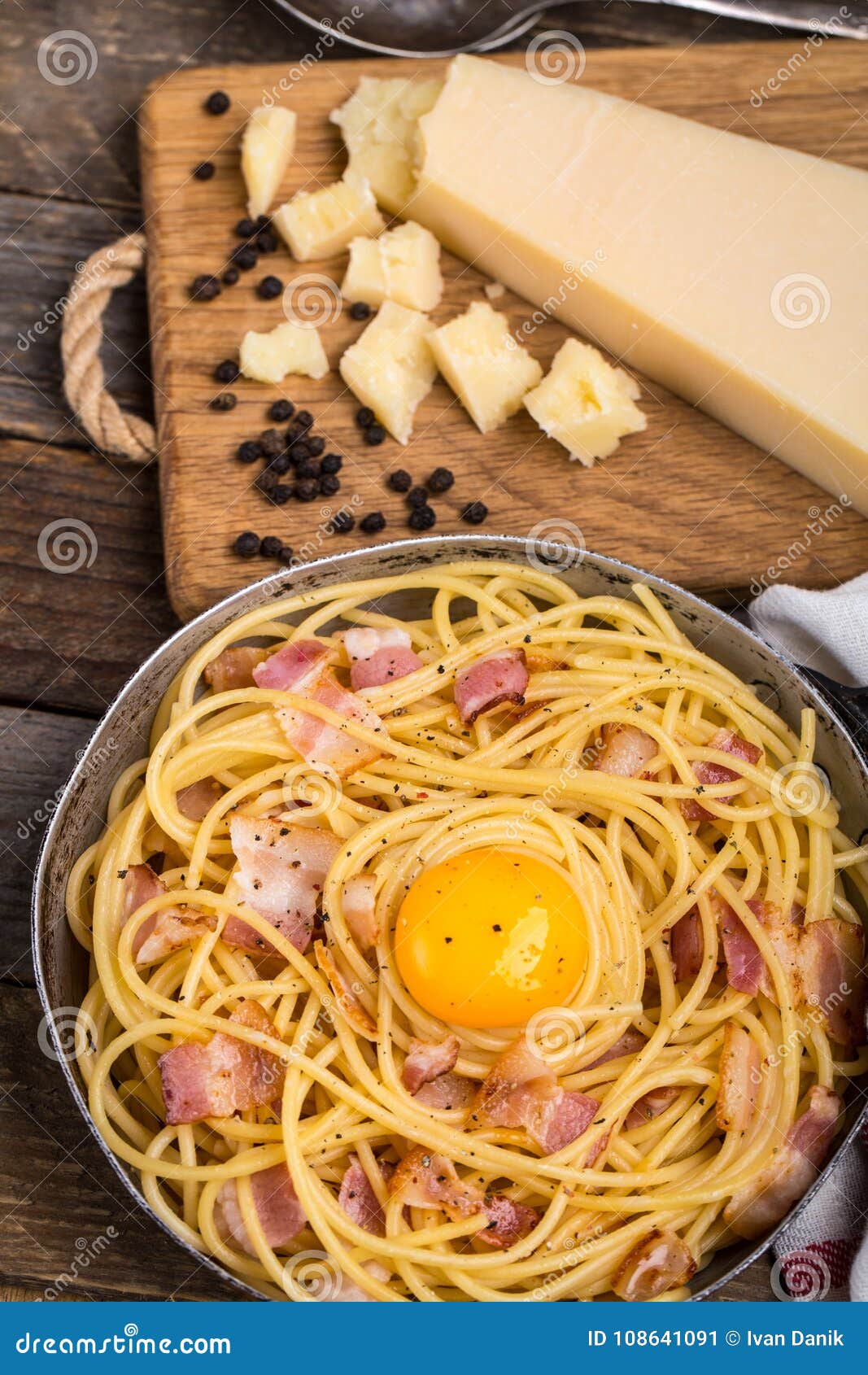 Pasta with Bacon, Egg and Cheese Stock Image Image of meat, cooking