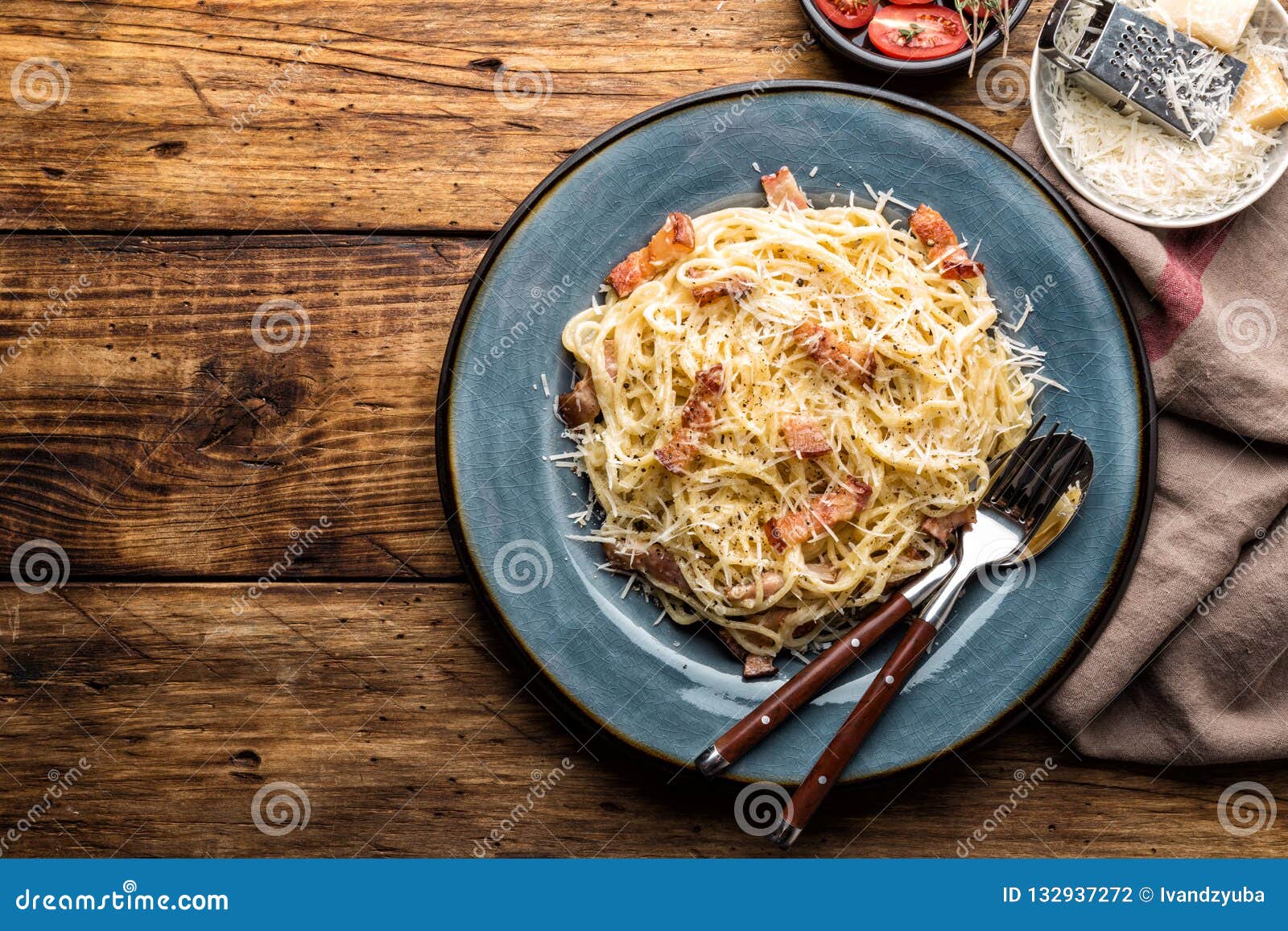 pasta carbonara, spaghetti, cooked according to the traditional italian recipe