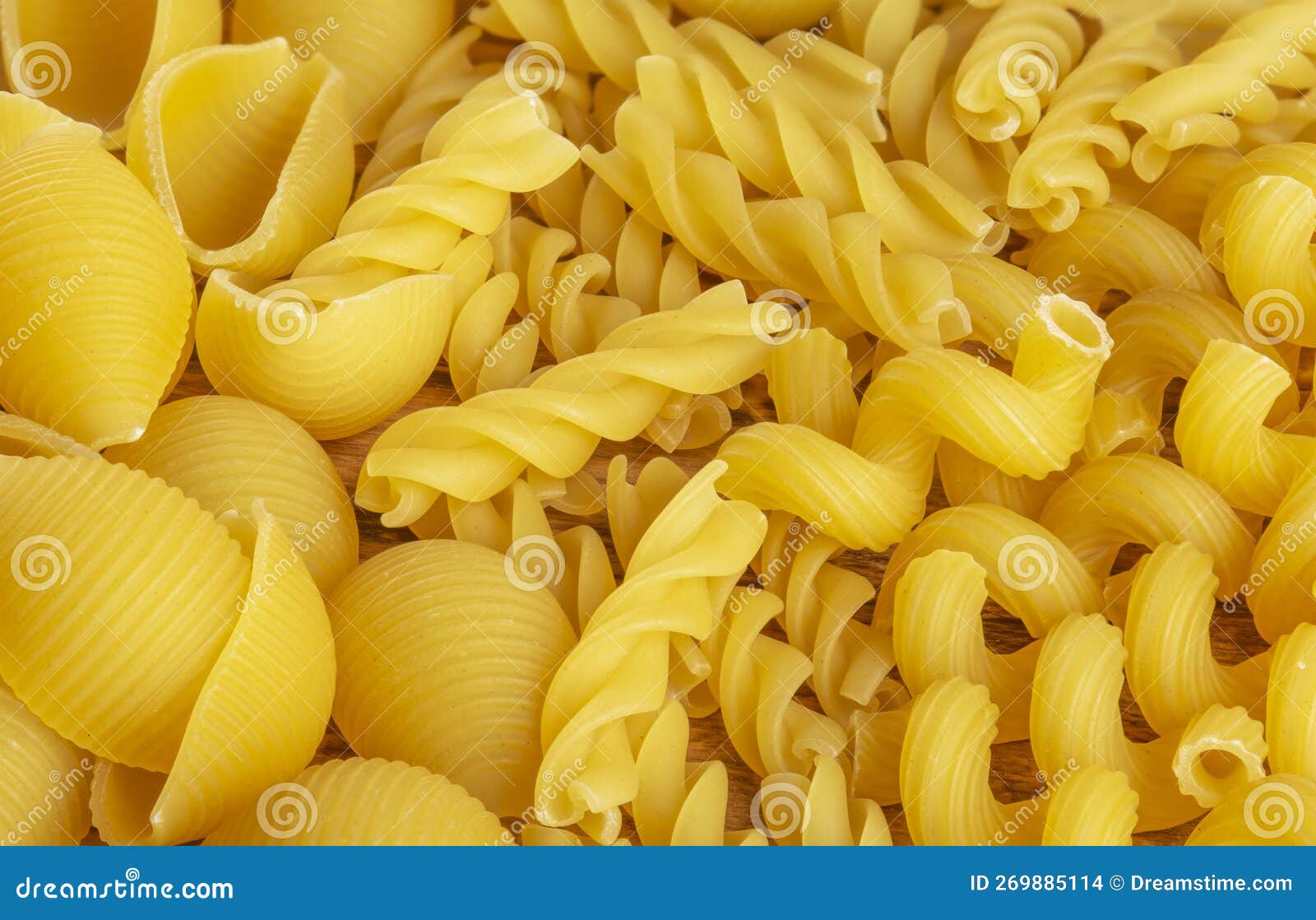 Pasta De Trigo Duro De Diversas Formas Y Tipos Foto de archivo Imagen