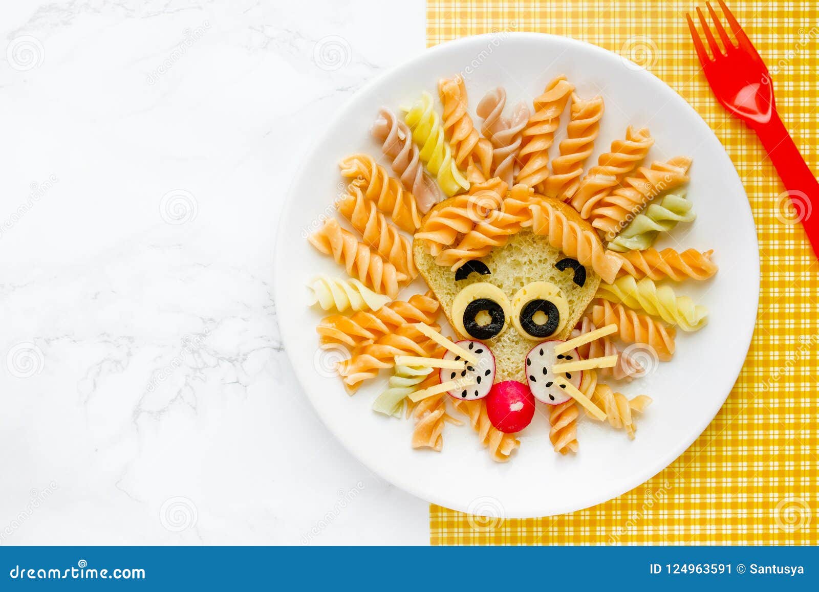 Pasta Del Leone - L'idea Dell'alimento Di Divertimento Per I Bambini  Pranza, Arte a Forma Di Animale Dell'alimento Immagine Stock - Immagine di  piatto, bambino: 124963591