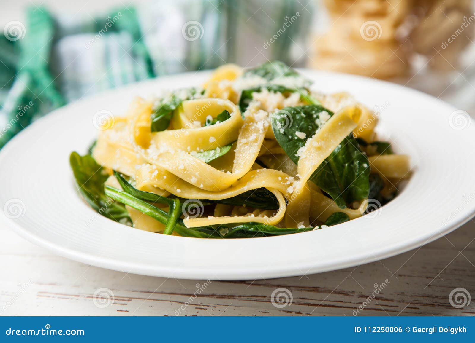 Pasta Di Tagliatelle Degli Spinaci Fotografia Stock - Immagine di ...