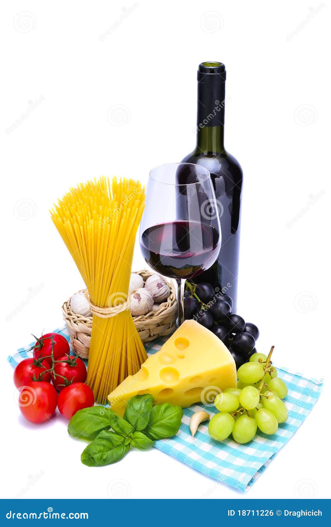 Pasta e vino fotografia stock. Immagine di sfondo, buongustaio 18711226