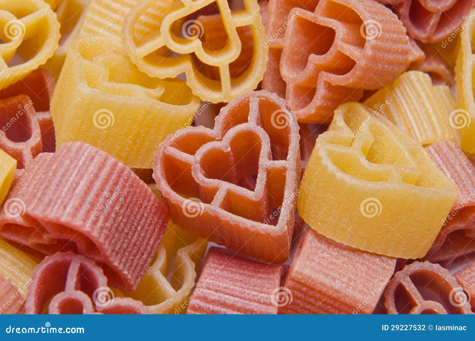 Pasta a forma di del cuore fotografia stock. Immagine di pranzo - 29227532