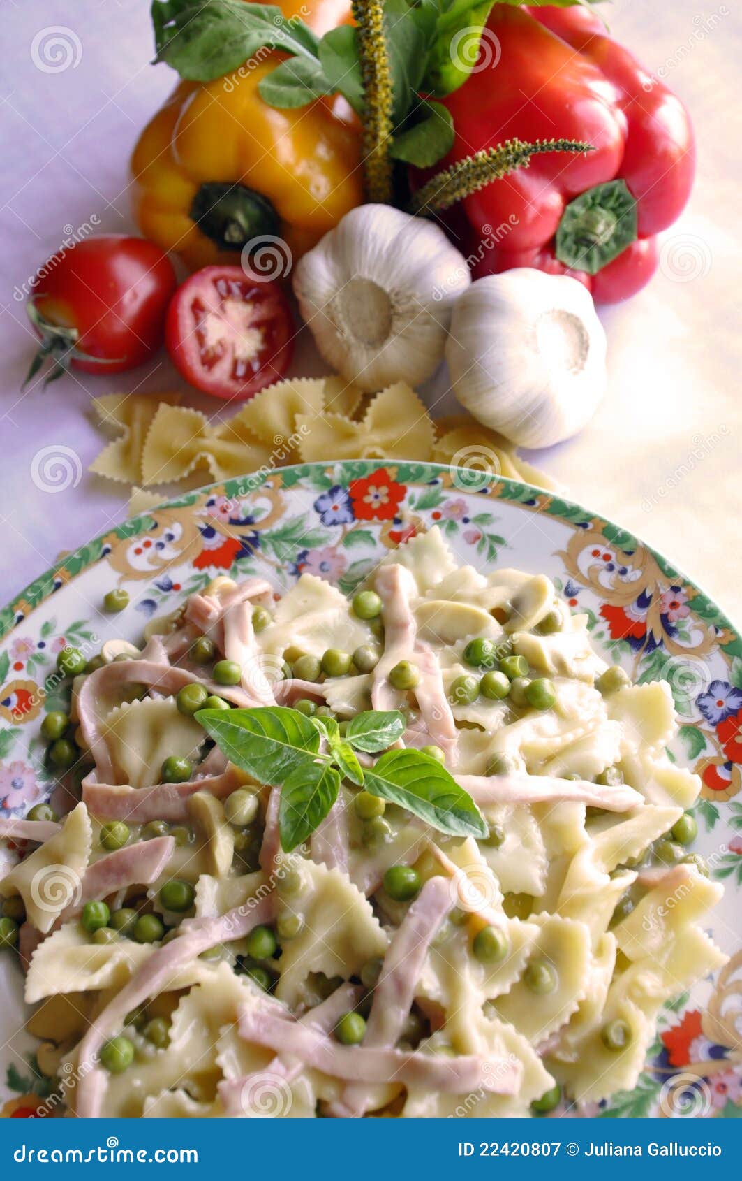 Pasta With Fresh Vegetables Stock Image - Image of fresh, natural: 22420807