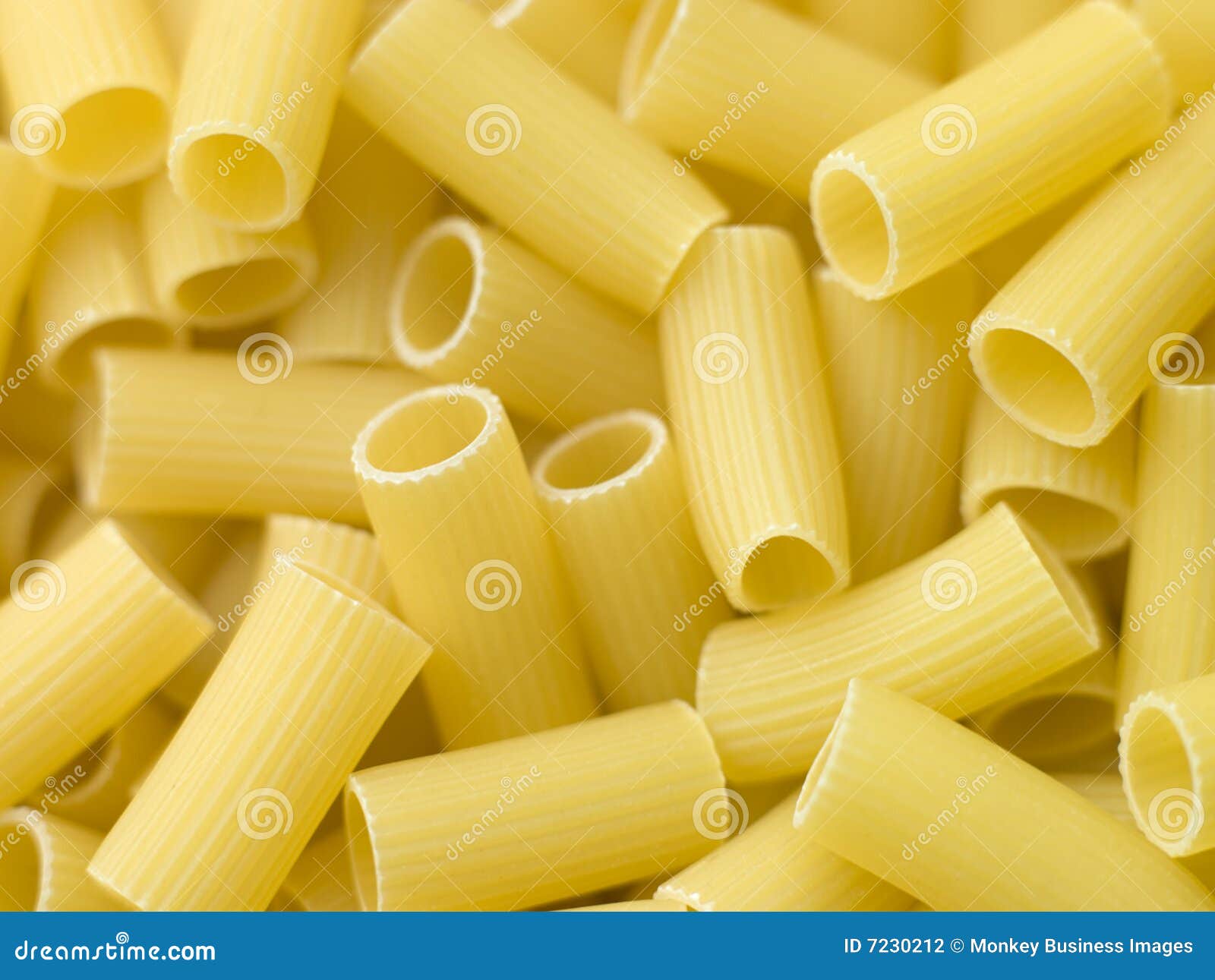 11,626 Penne Rosse Foto stock - Foto stock gratuite e royalty free da  Dreamstime