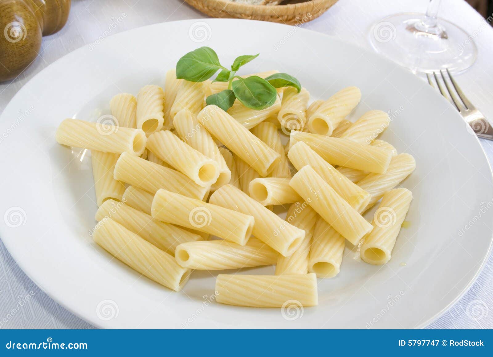 Pastas de Rigatoni imagen de archivo. Imagen de cocinado 5797747
