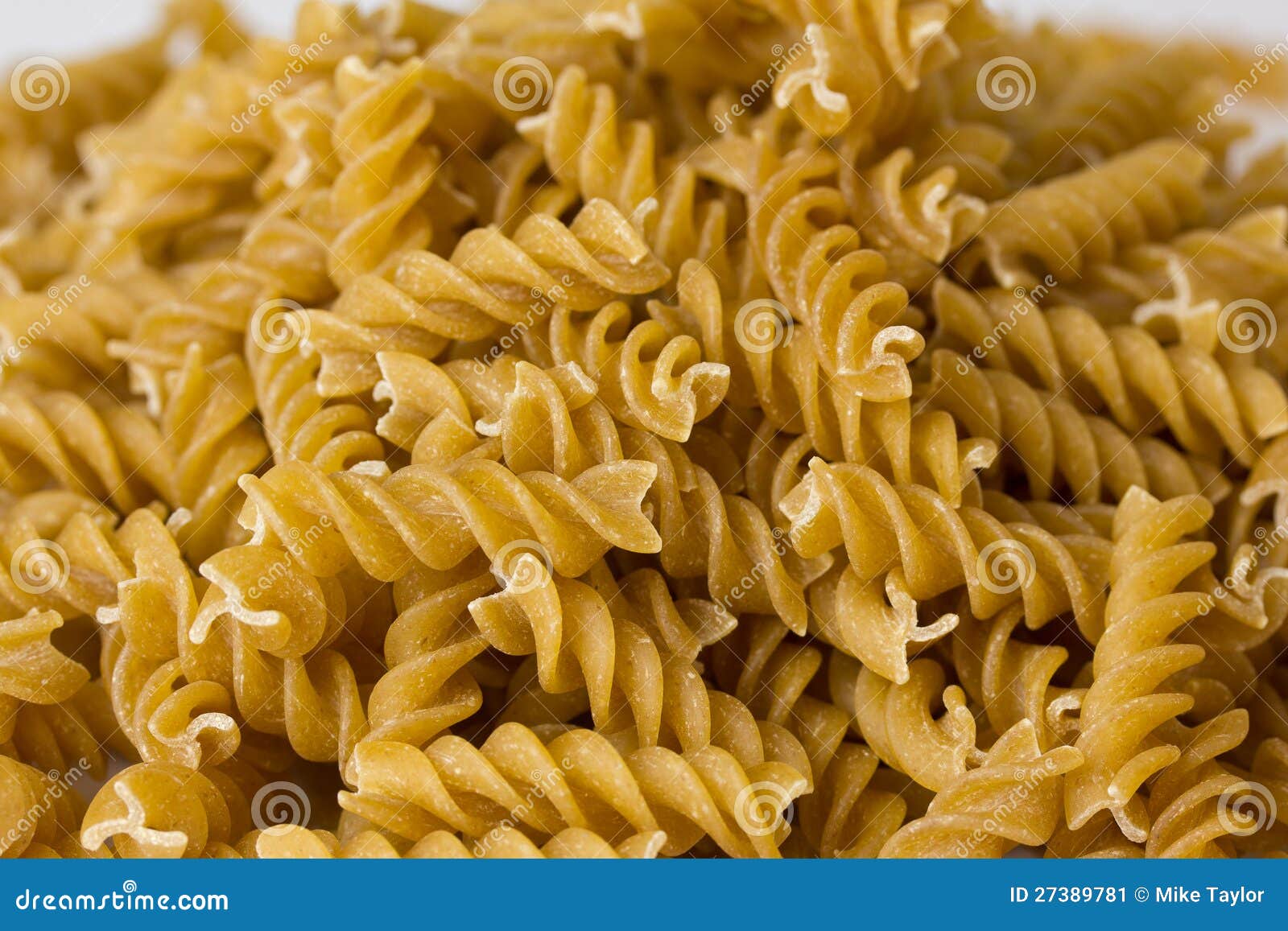 Pastas del trigo integral imagen de archivo. Imagen de pastas 27389781