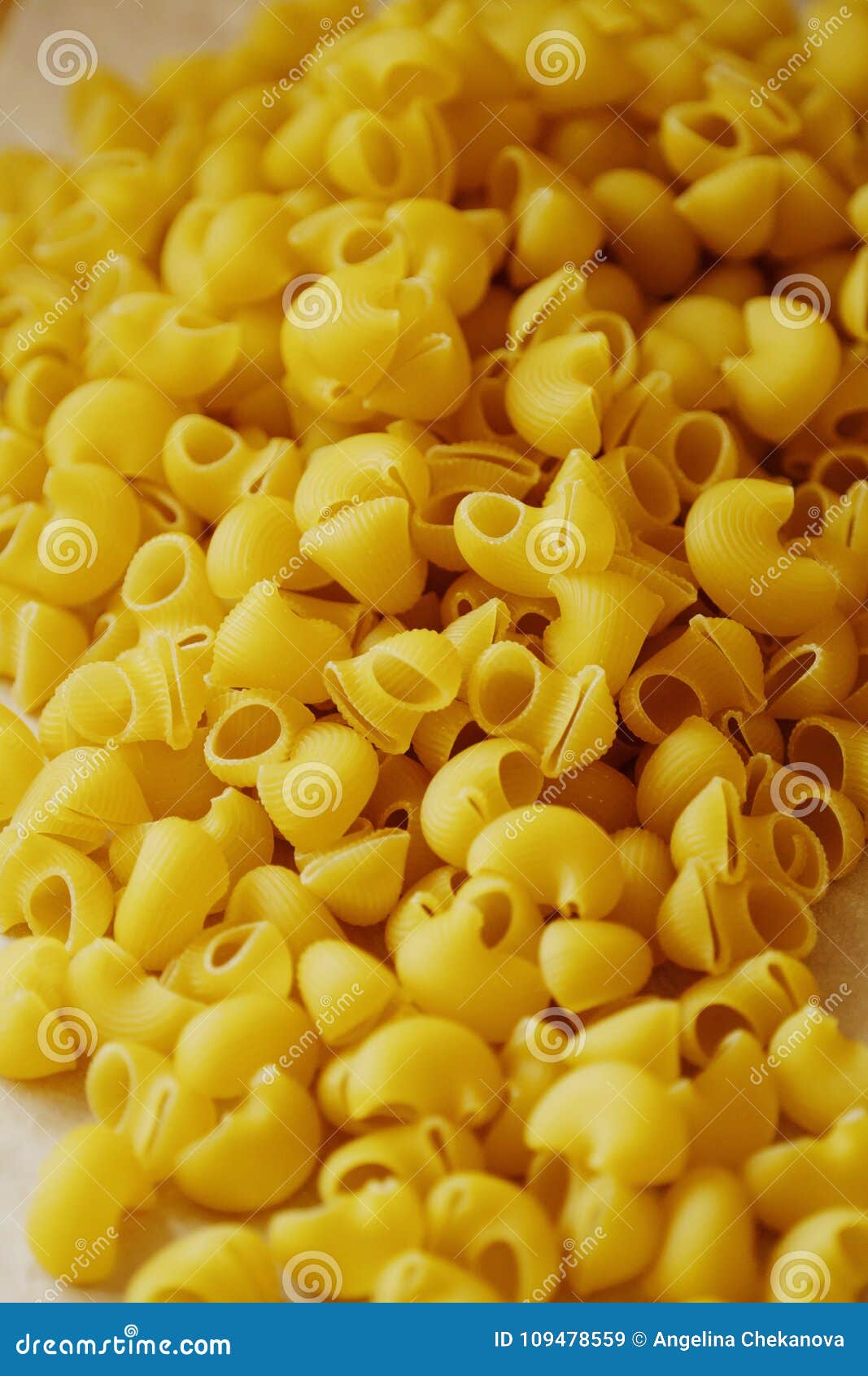 Pastas Hechas En Casa Hechas De Trigo Duro En La Tabla Imagen de