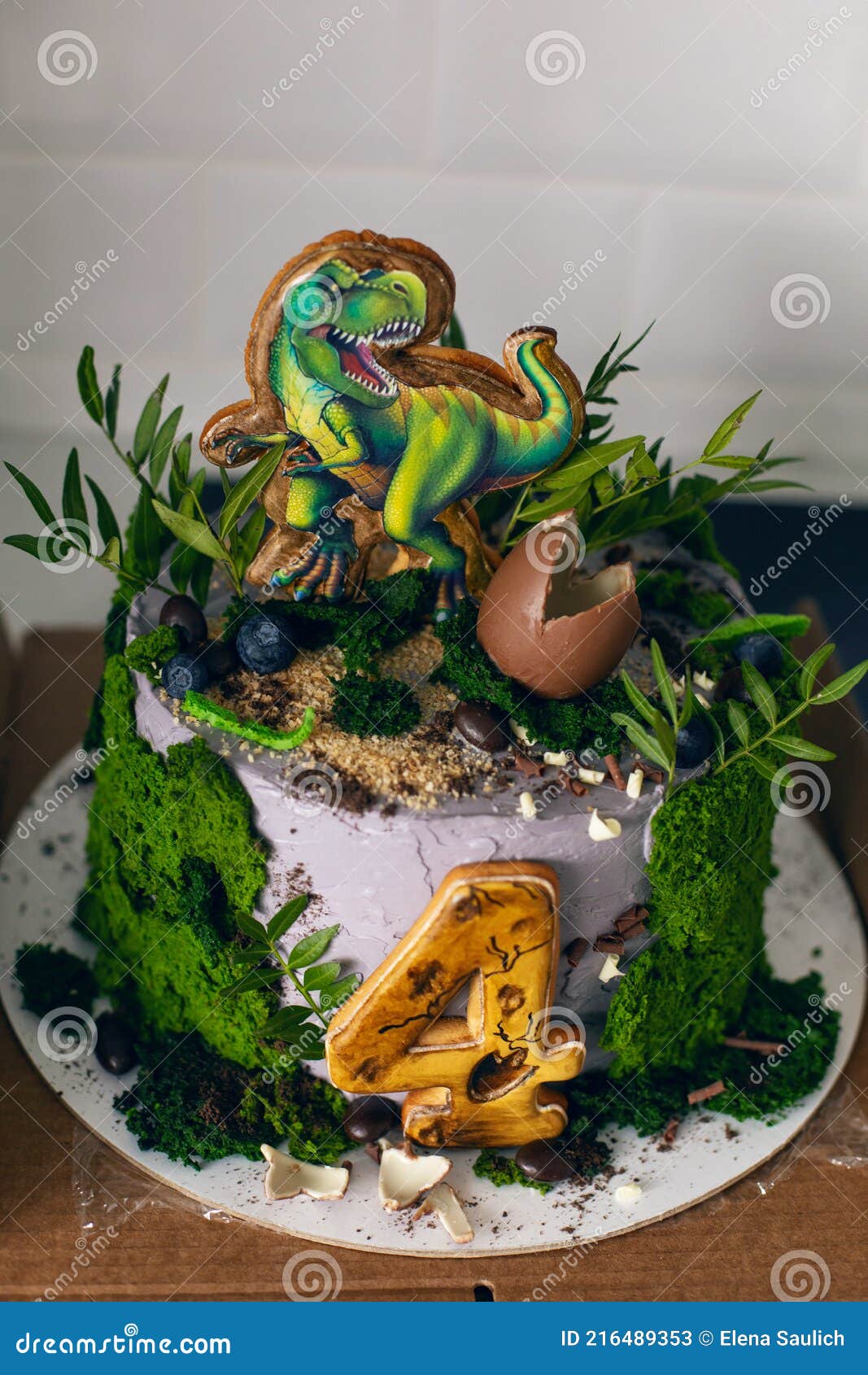 Pastel De Dinosaurio Verde Para Niño De Cuatro Años Con Musgo Imagen de  archivo - Imagen de helado, postre: 216489353