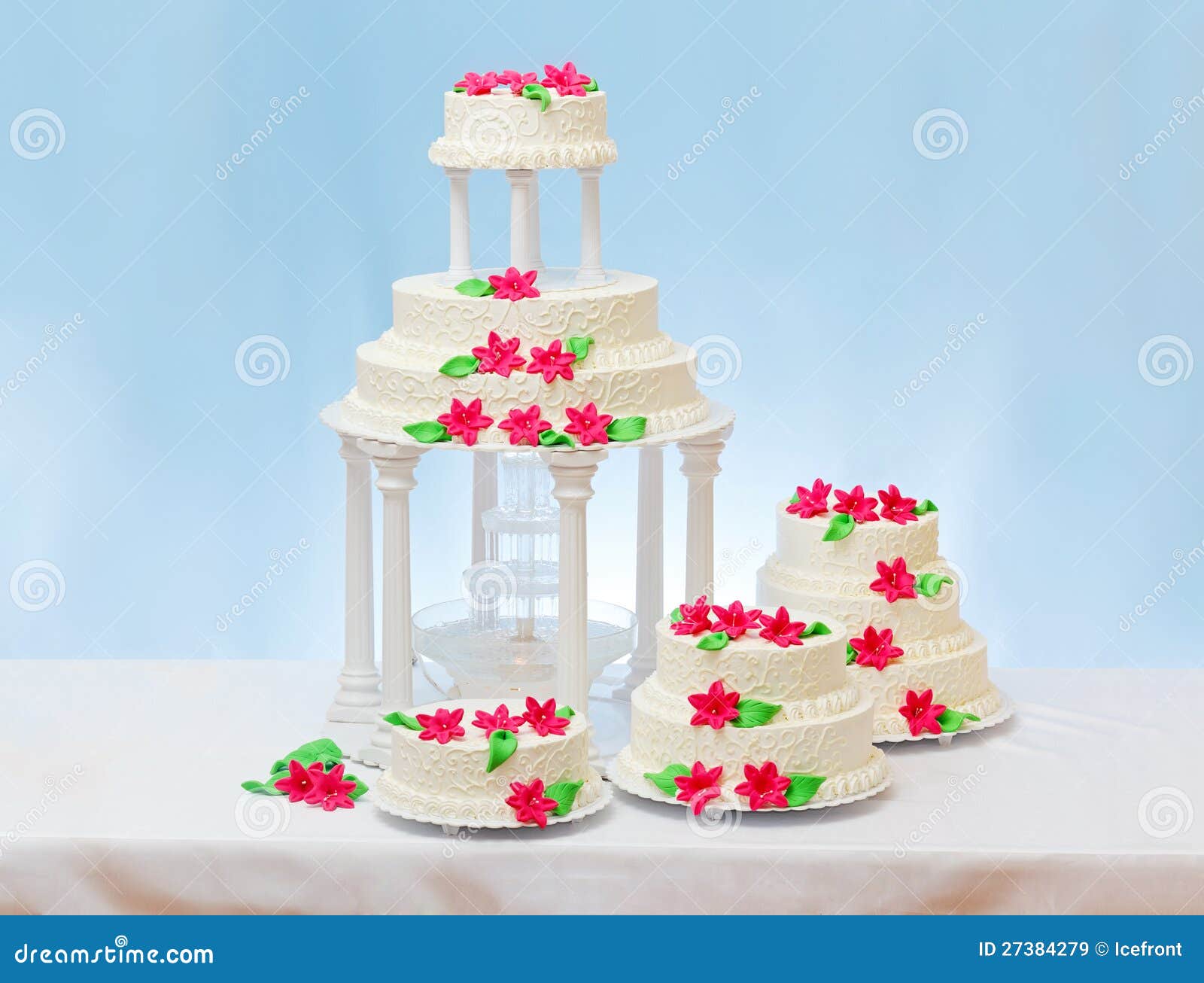 Pasteles de bodas blancos imagen de archivo. Imagen de boda - 27384279