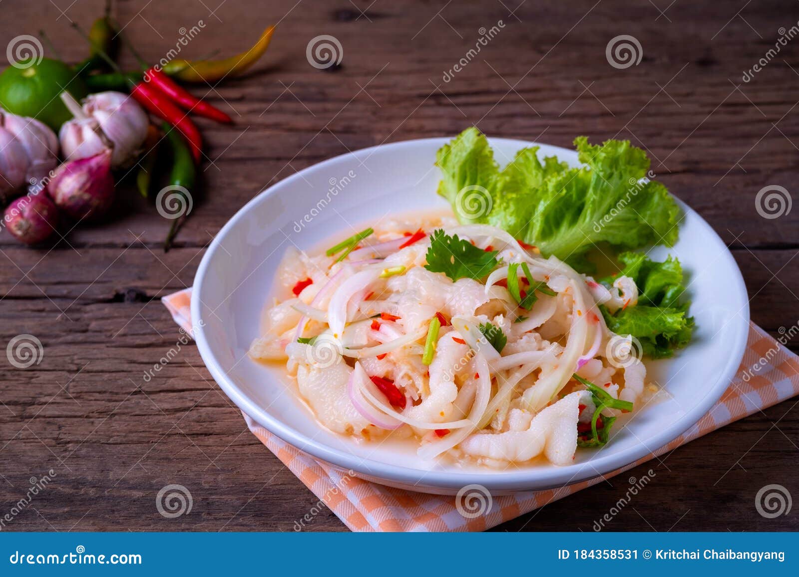 Patas De Pollo Ensalada Picante Estilo Thai Comida Imagen de archivo