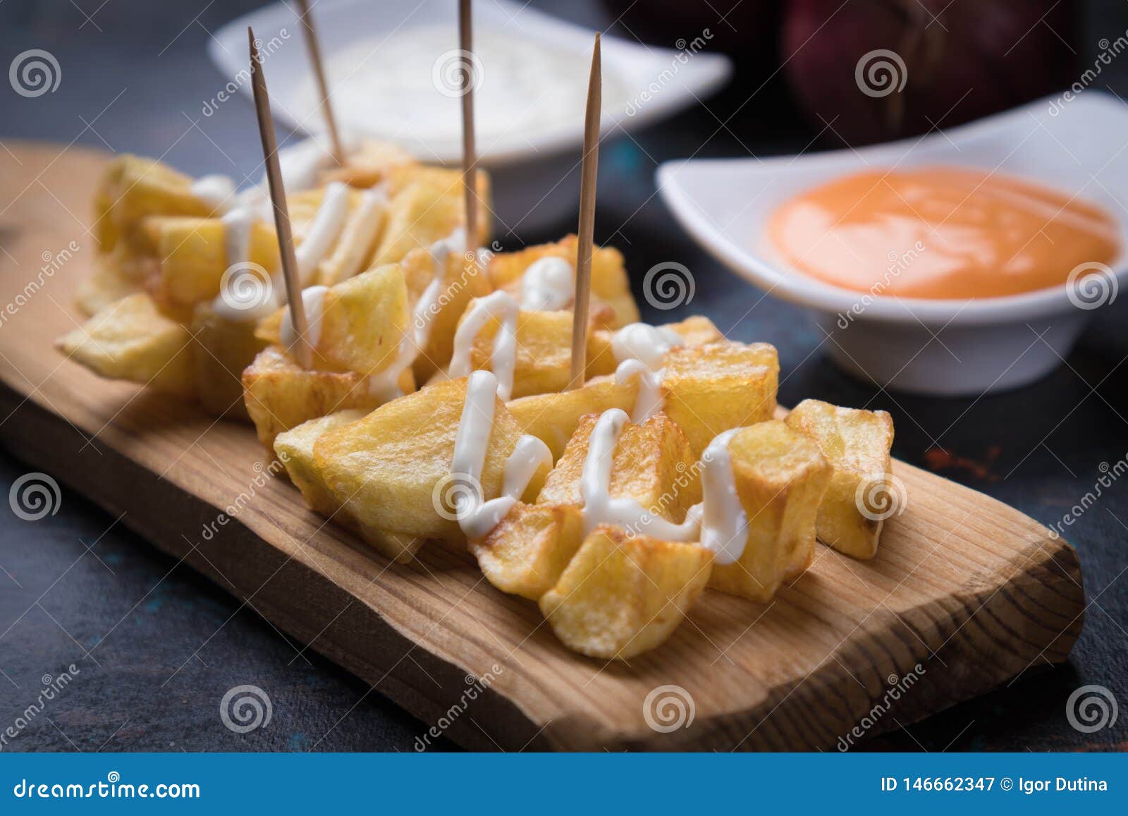 Patatas-bravas, Spanische Gebratene Kartoffel Stockbild - Bild von ...