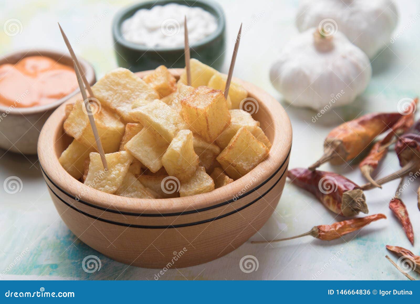 Patatas-bravas, Spanische Gebratene Kartoffel Stockfoto - Bild von ...