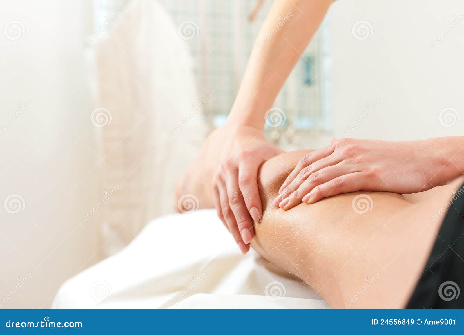 patient at the physiotherapy - massage