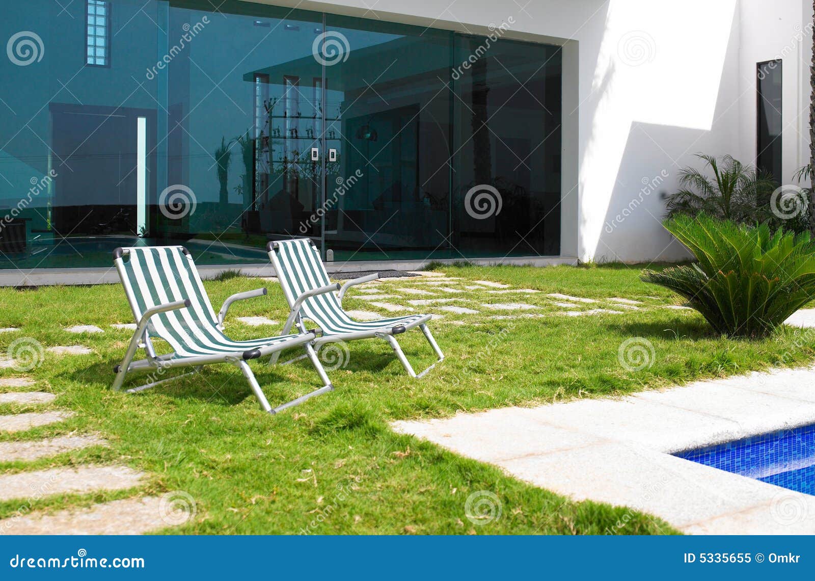 Patio de la casa imagen de archivo. Imagen de exterior 5335655