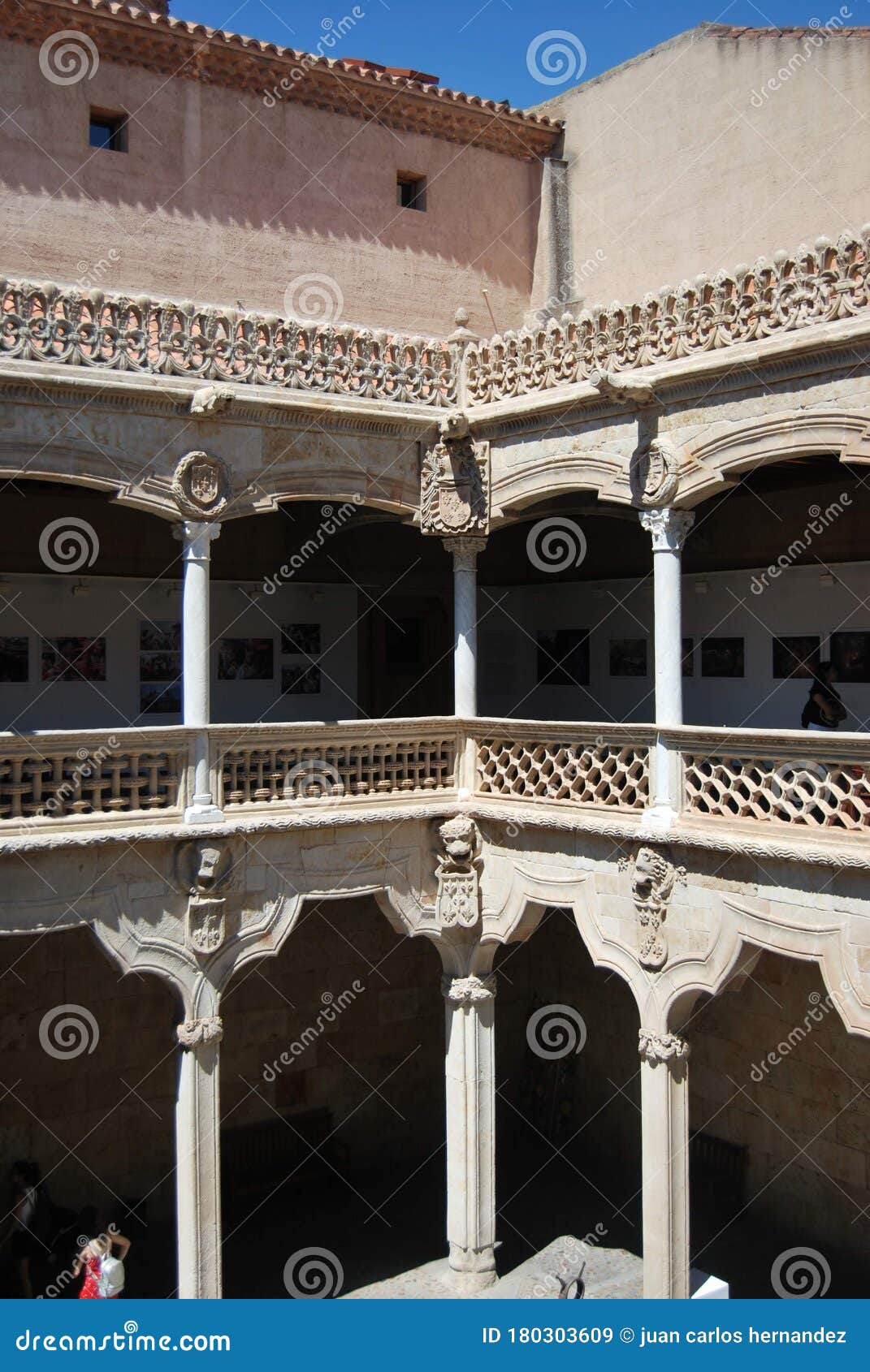 patio de la casa de las conchas, salamanca, espaÃÂ±a