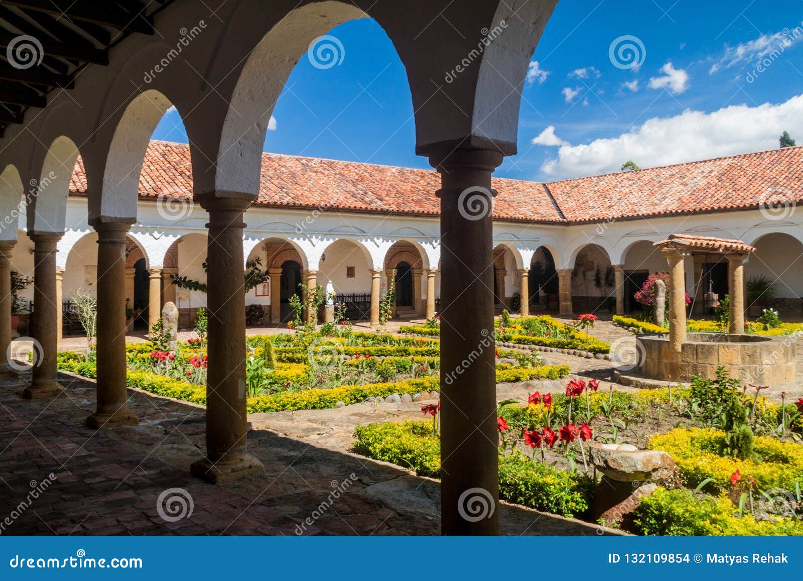 Patio De Un Convento Santo Ecce Foto de archivo Imagen de convento