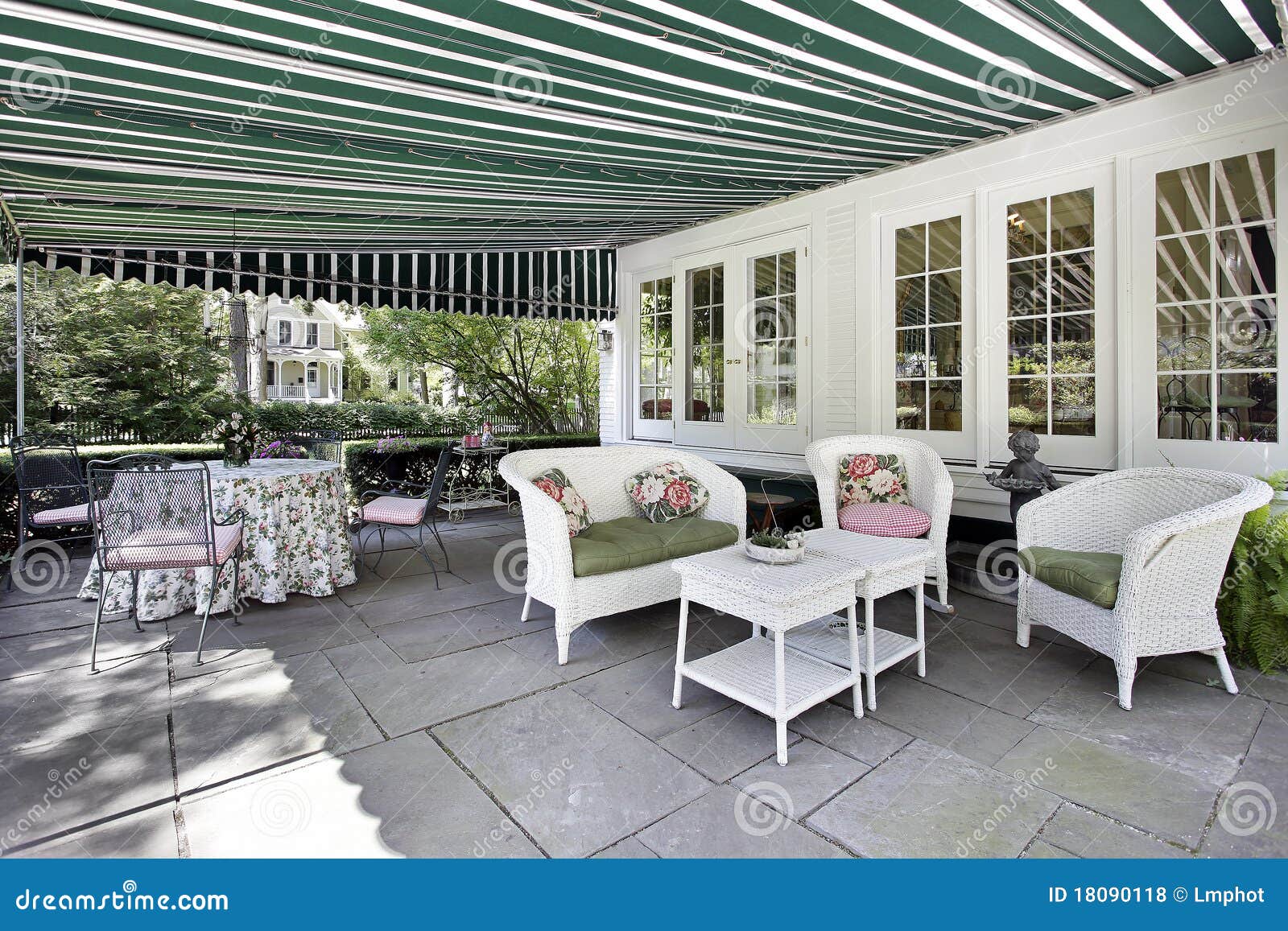 patio with green awning
