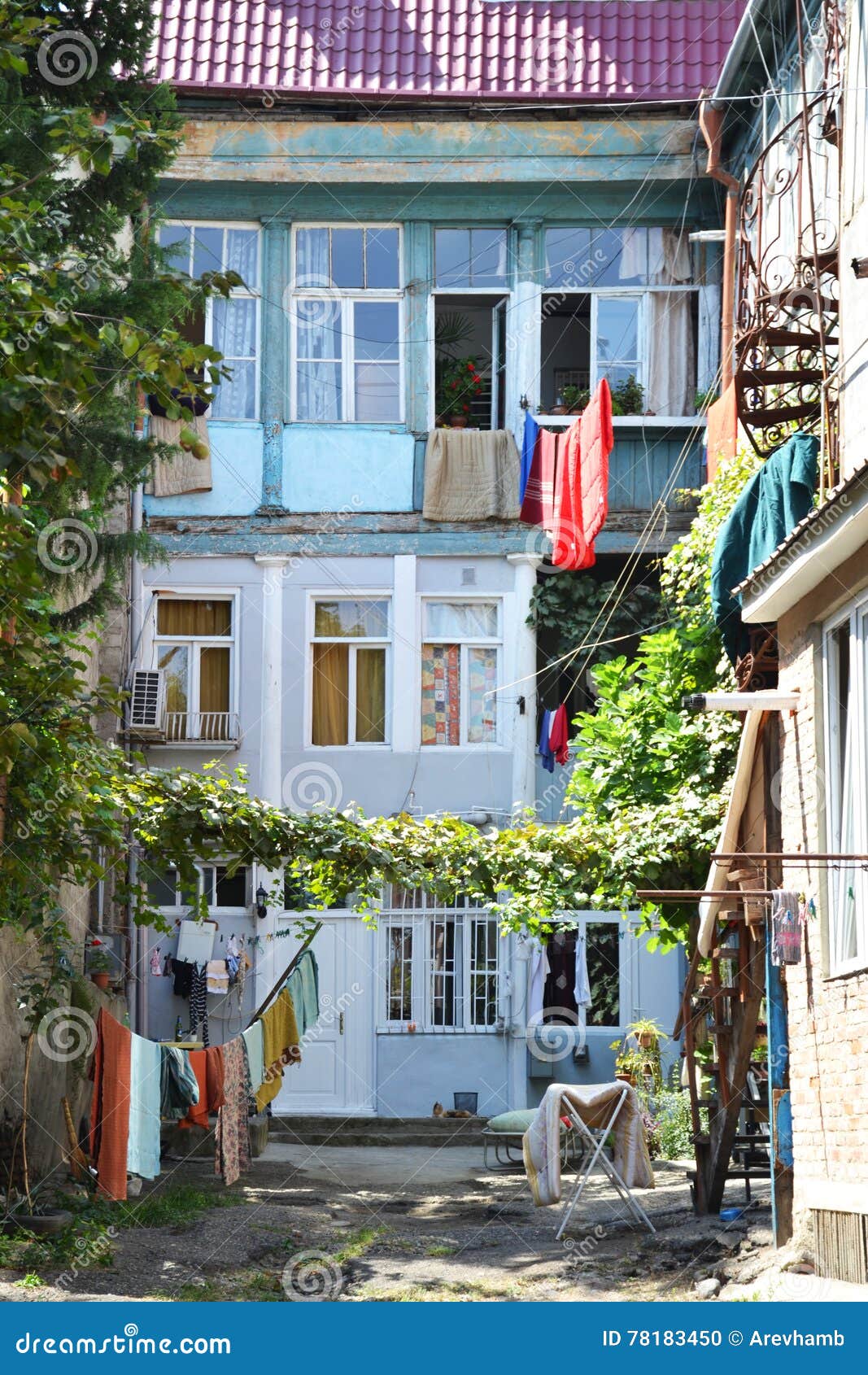 Patio Interno De La Casa Vieja Foto de archivo Imagen de comunal