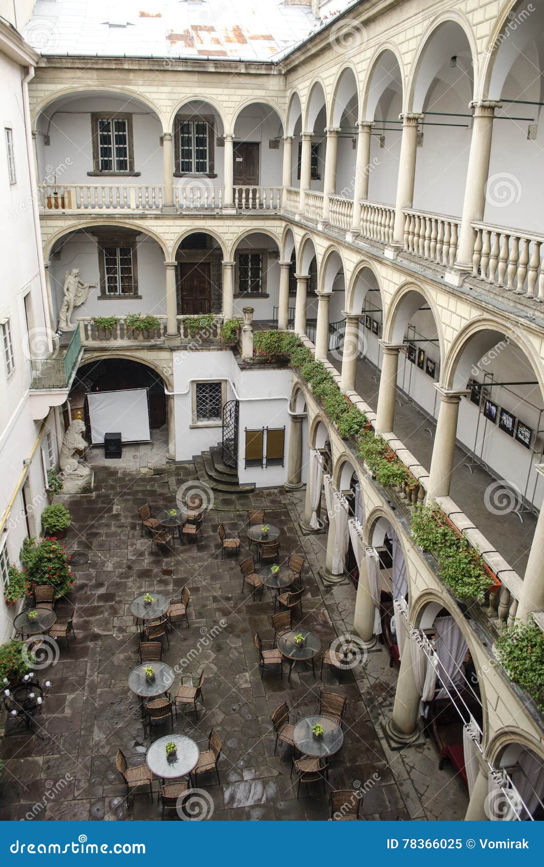 Patio in the Italian style editorial image. Image of courtyard 78366025