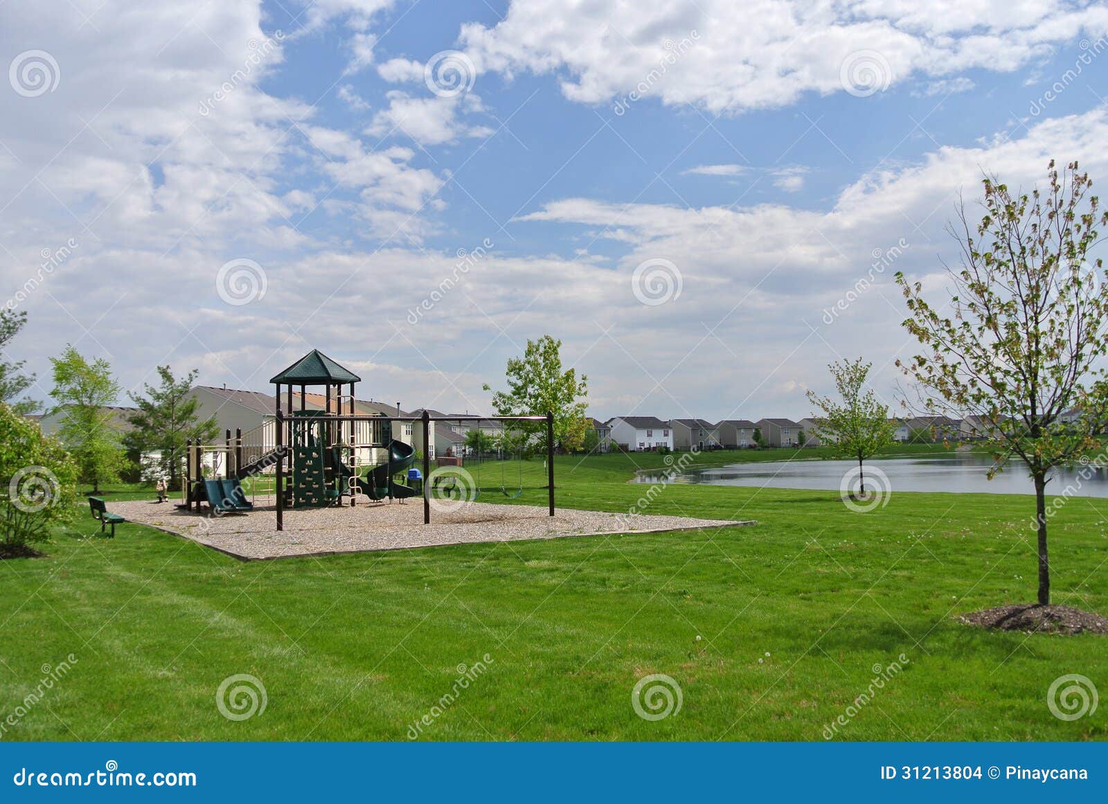 Patio por el lago foto de archivo. Imagen de patio, comunidad 31213804